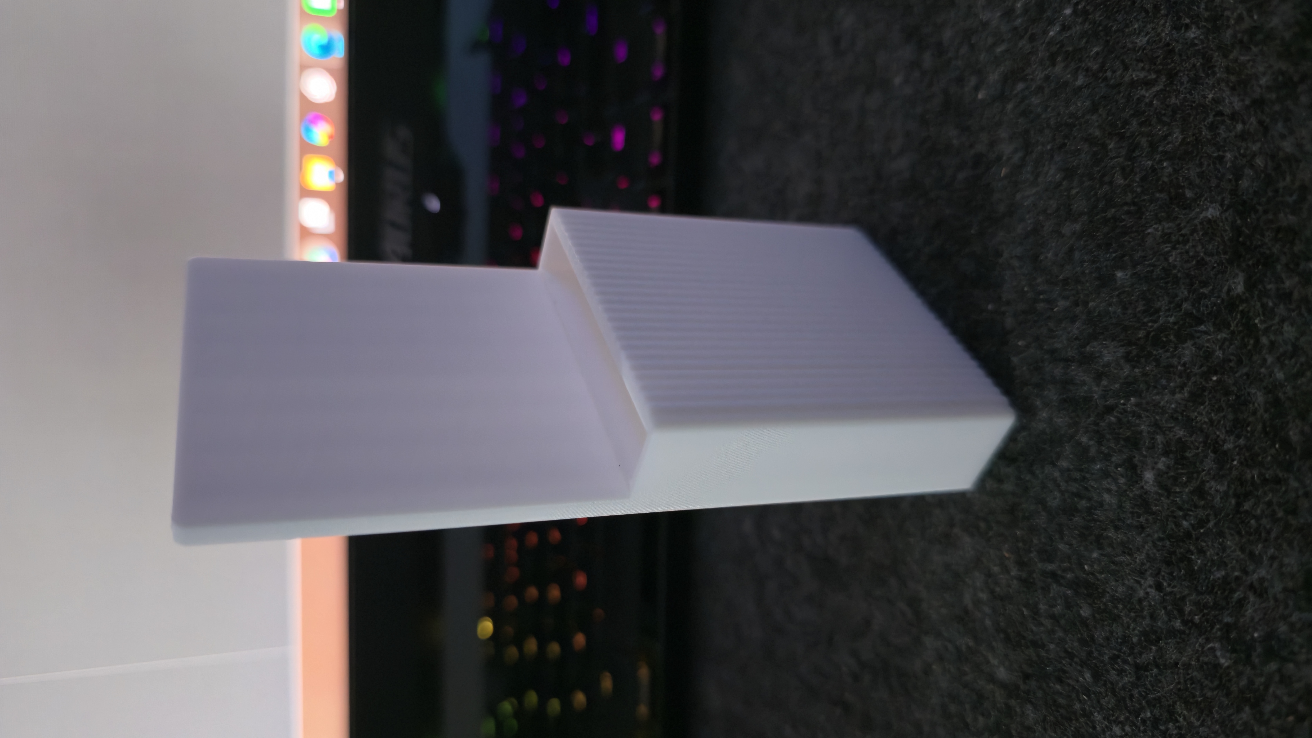 Miniatura 3 do modelo 3D Ribbed LED Controller Holder