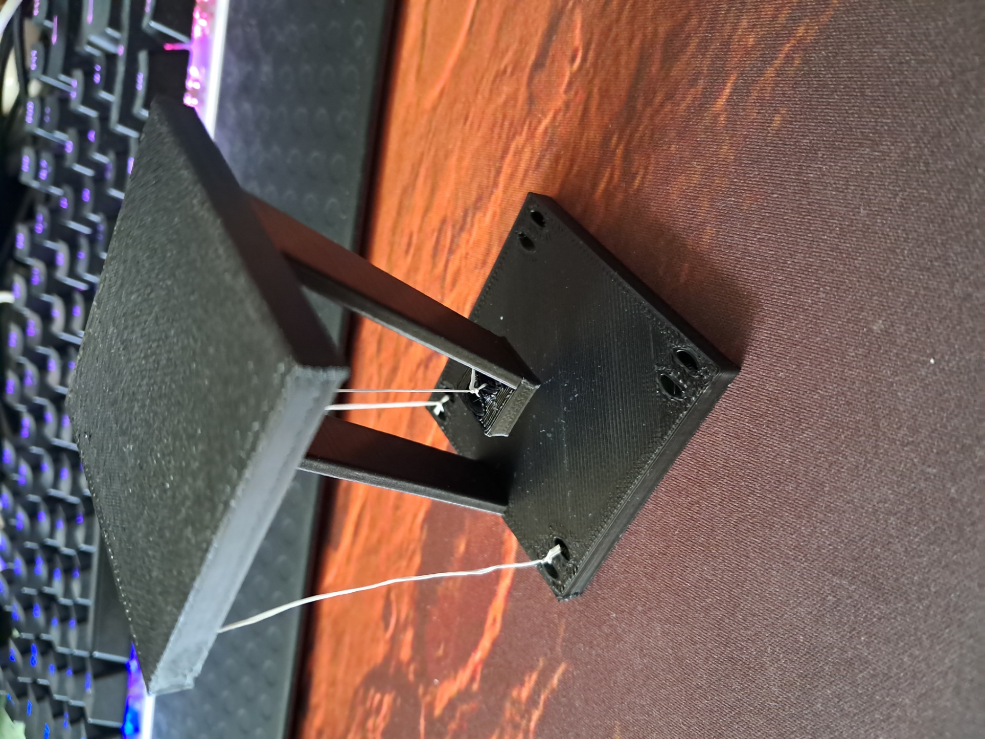 Miniatura 4 do modelo 3D No gravity floating table