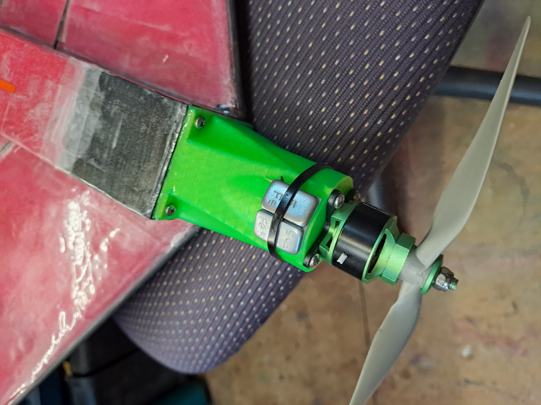 Support moteur aile volante