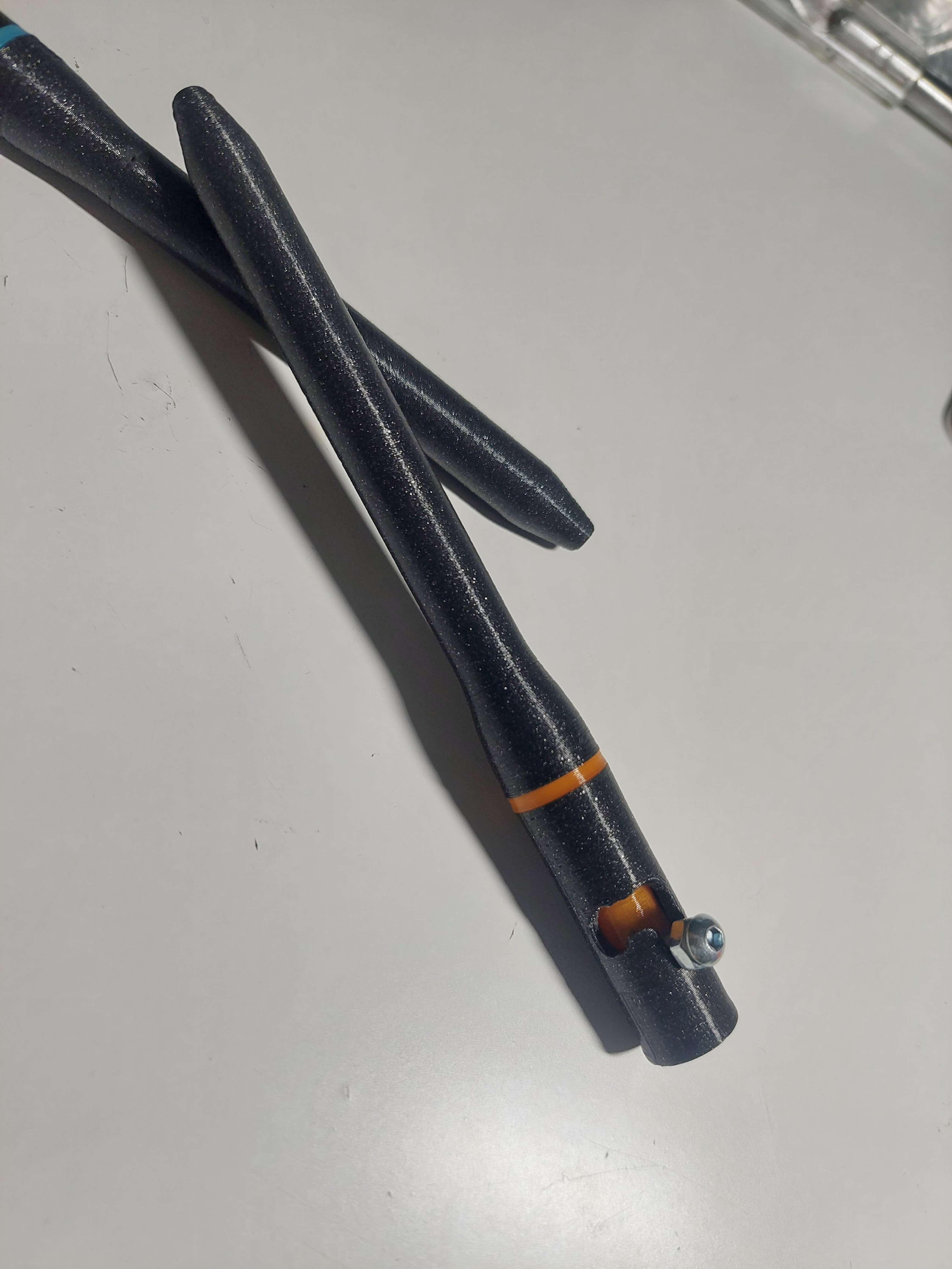 Pilot G2 bolt action pen (thicker thread)