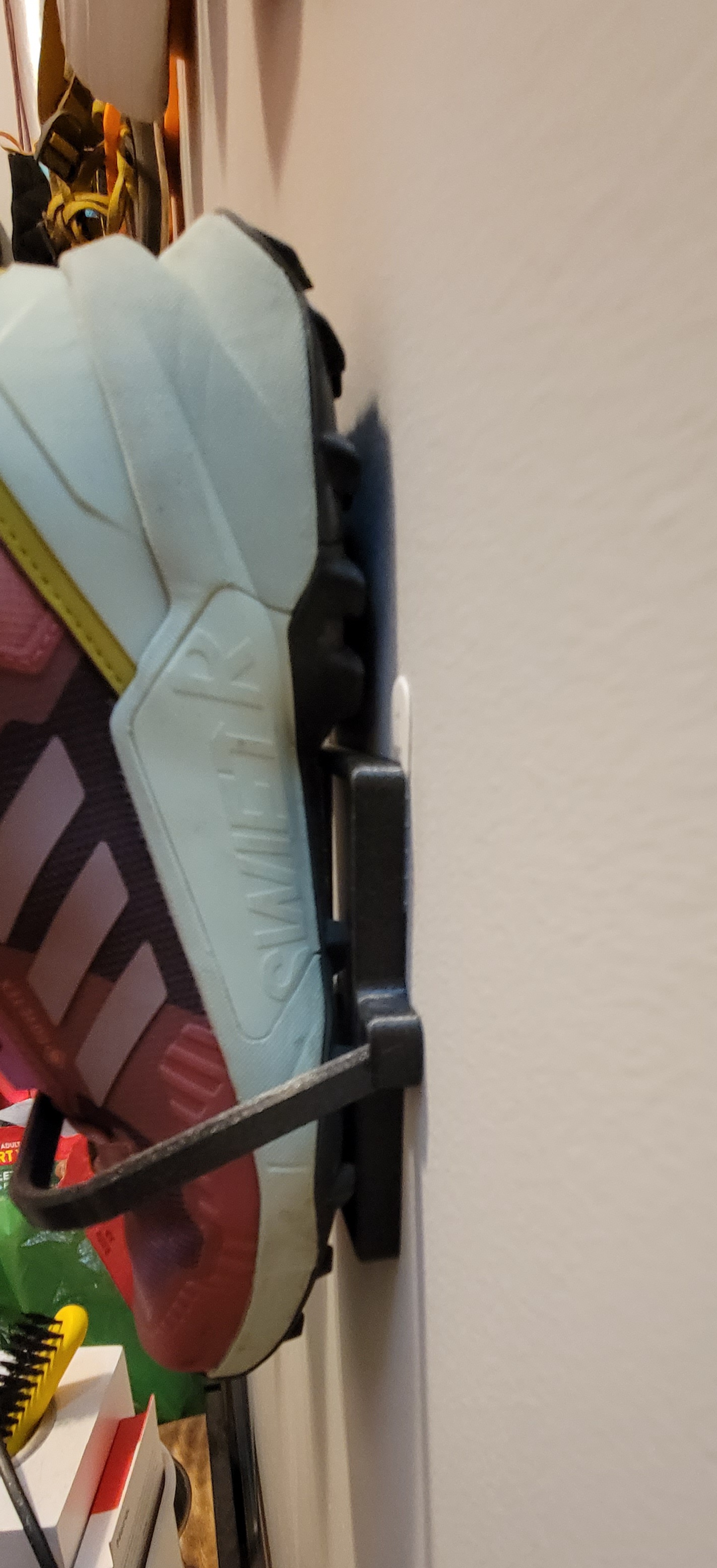 Shoe wall mount, Command Strip