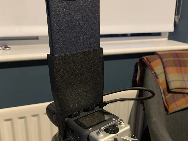 Zoom H5 iPhone Mount with USB