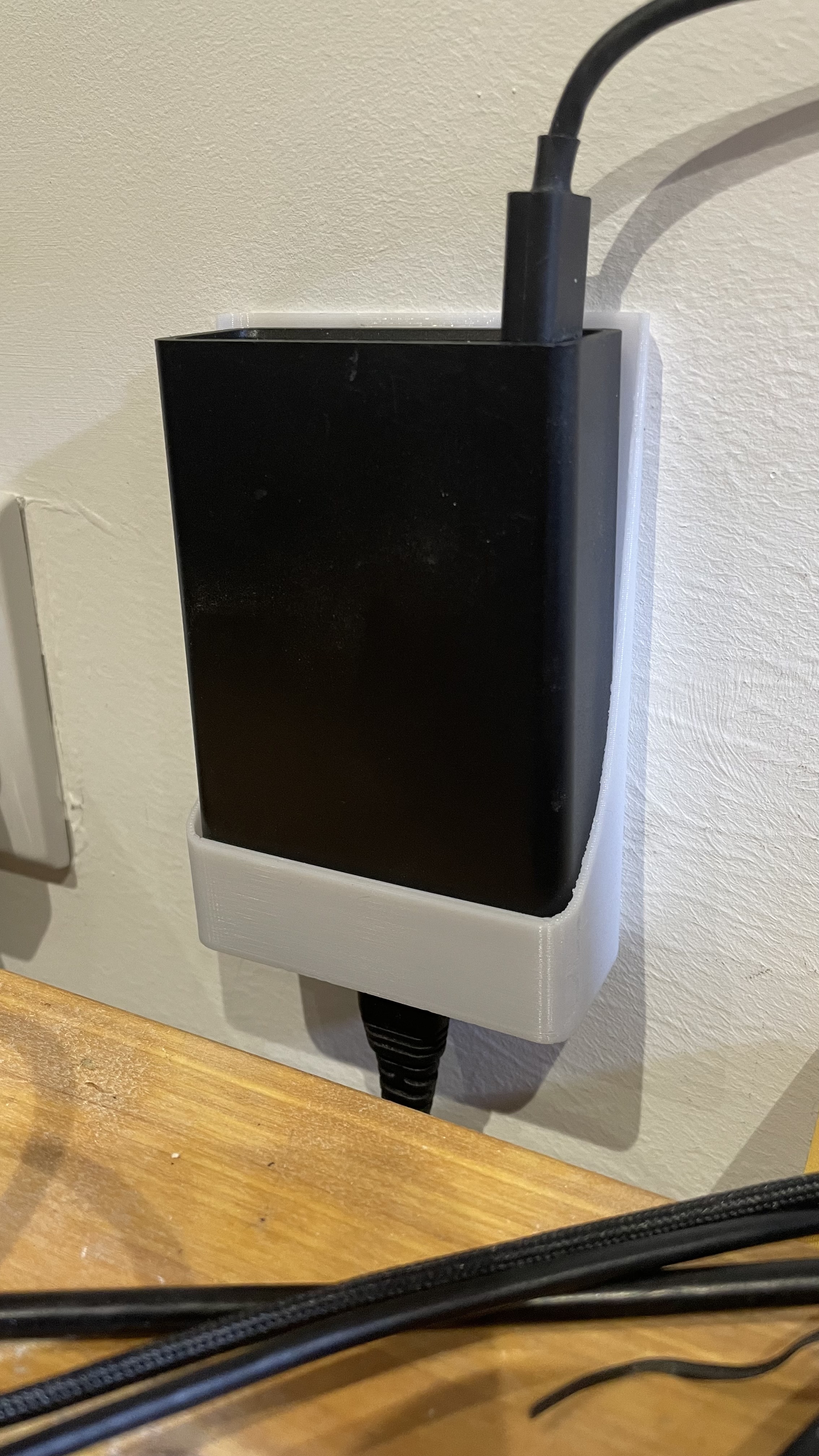 AmazonBasics 60W 6-Port USB Charger Wall mount