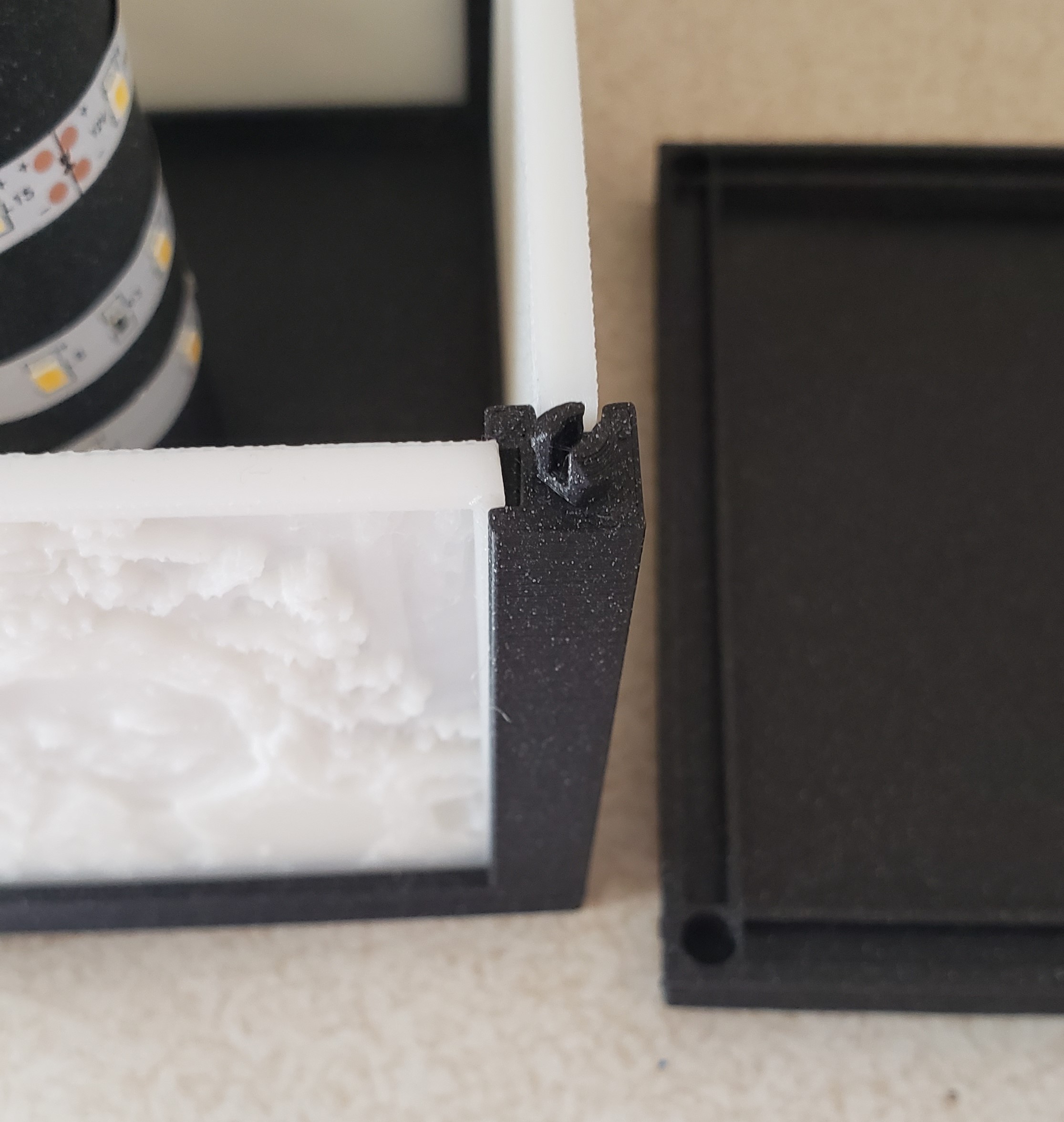 Miniatura 4 do modelo 3D Customizable Lithophane Box - Any size!