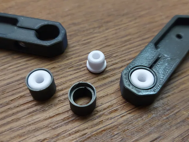 Filament guide ceramic insert adapter