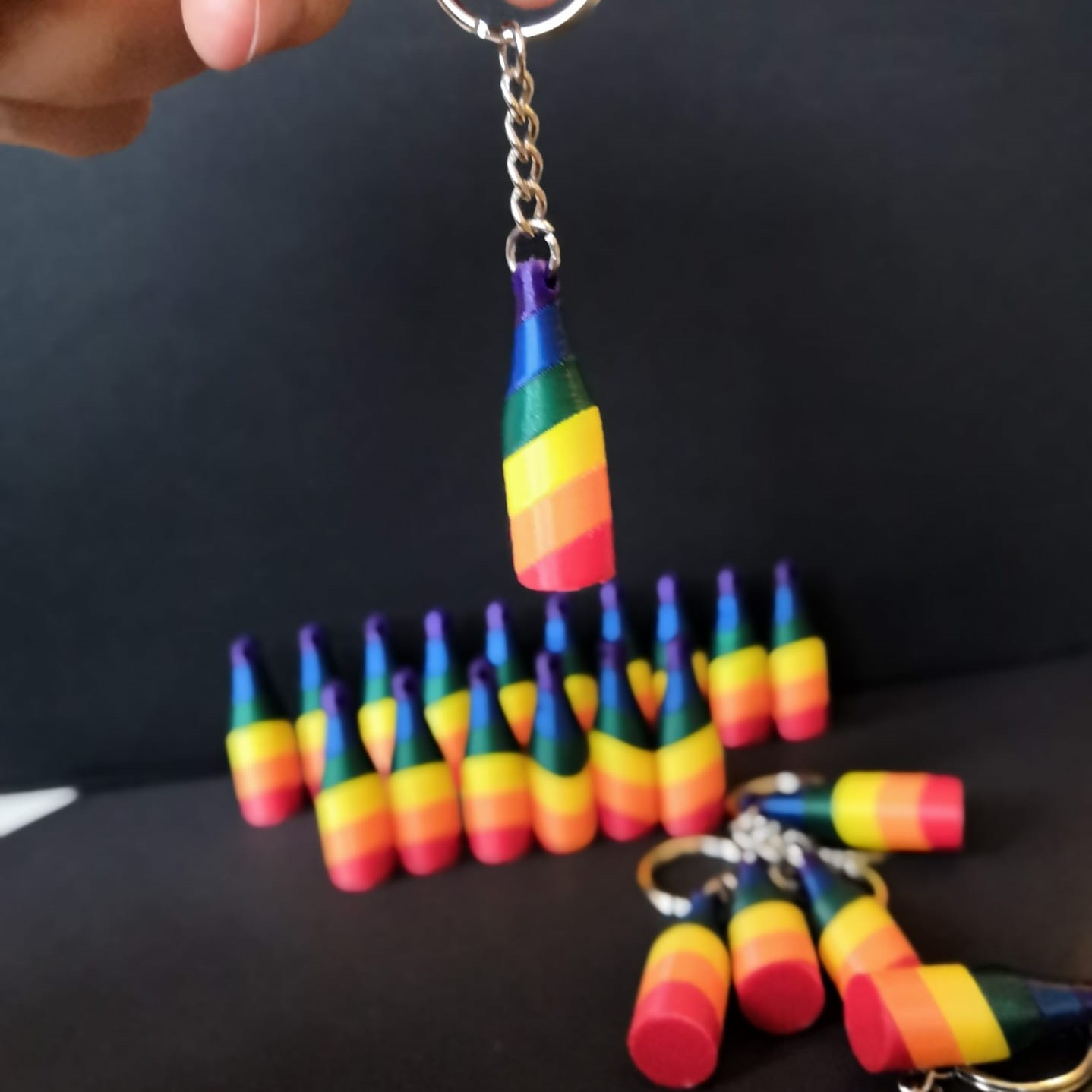 Miniatura 3 do modelo 3D Pride rainbow bottle keychain