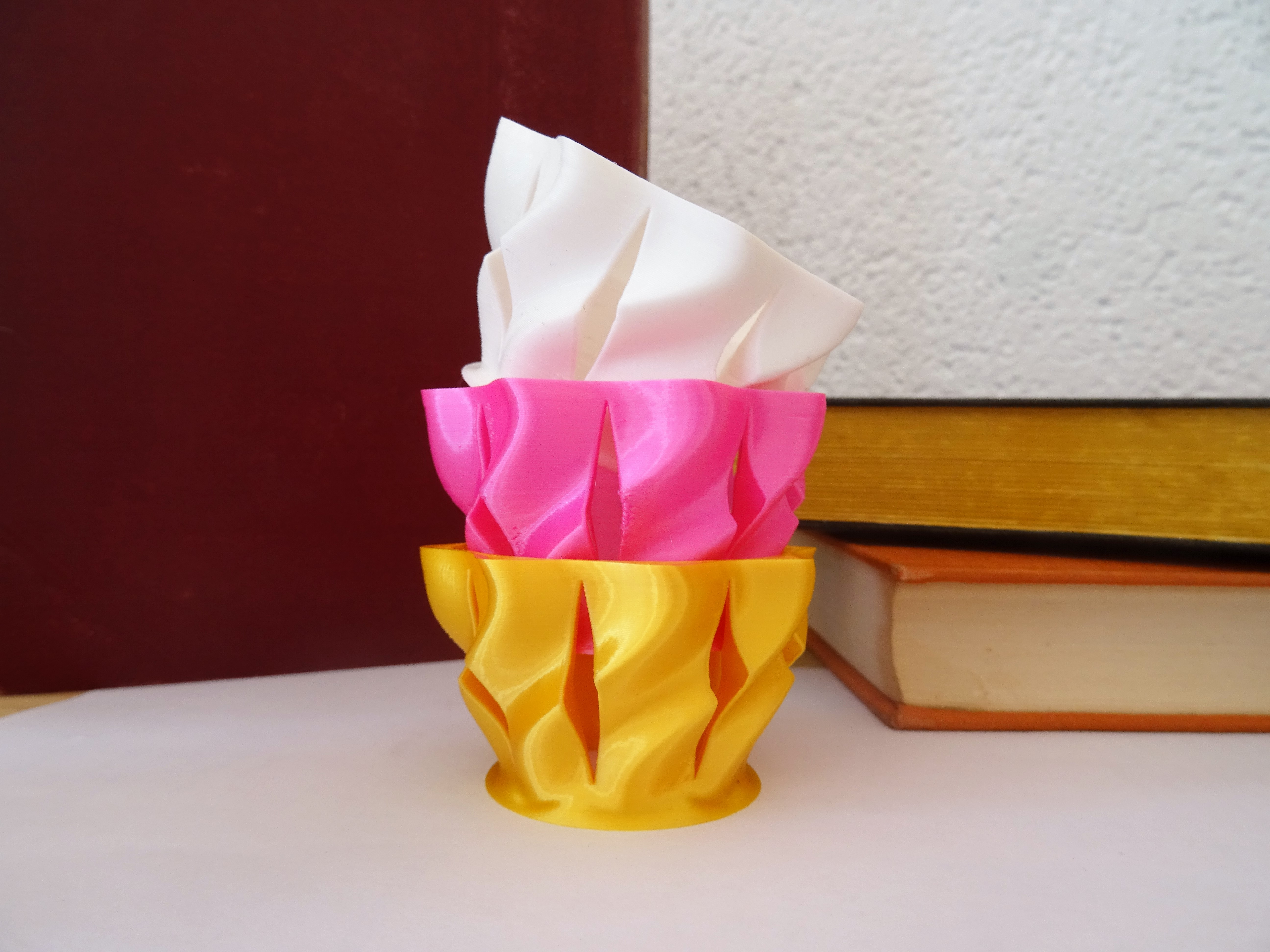 Miniatura 2 do modelo 3D Fancy egg holder