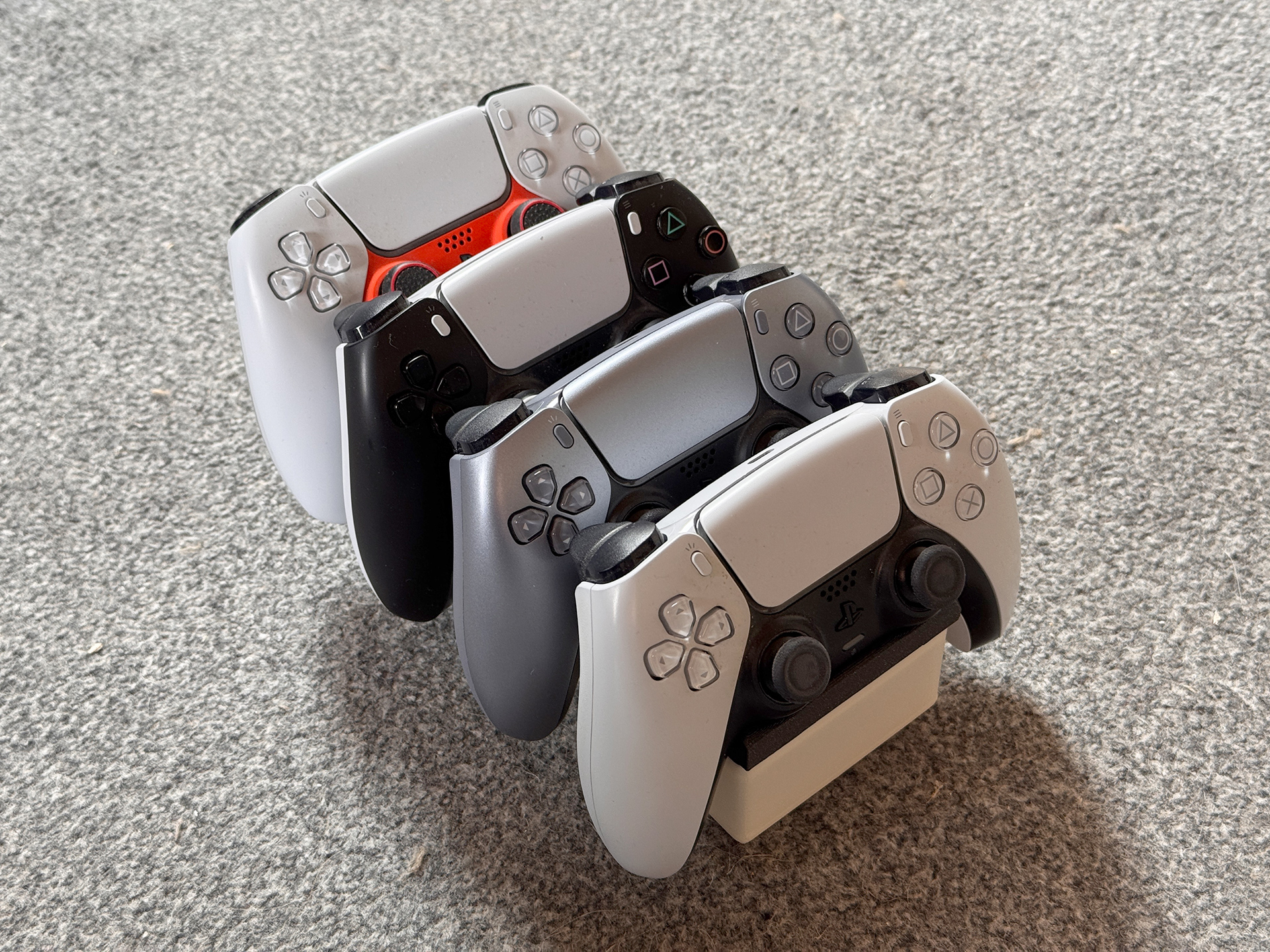4x PlayStation DualSense stand on a Gridfinity base system