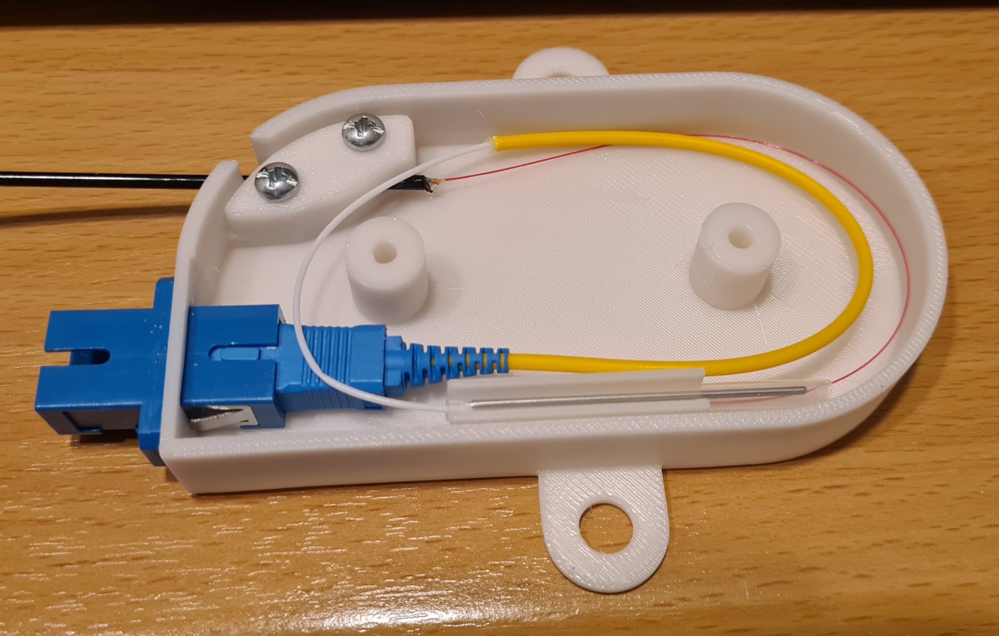 Fiber optic cable termination / splice/ repair box