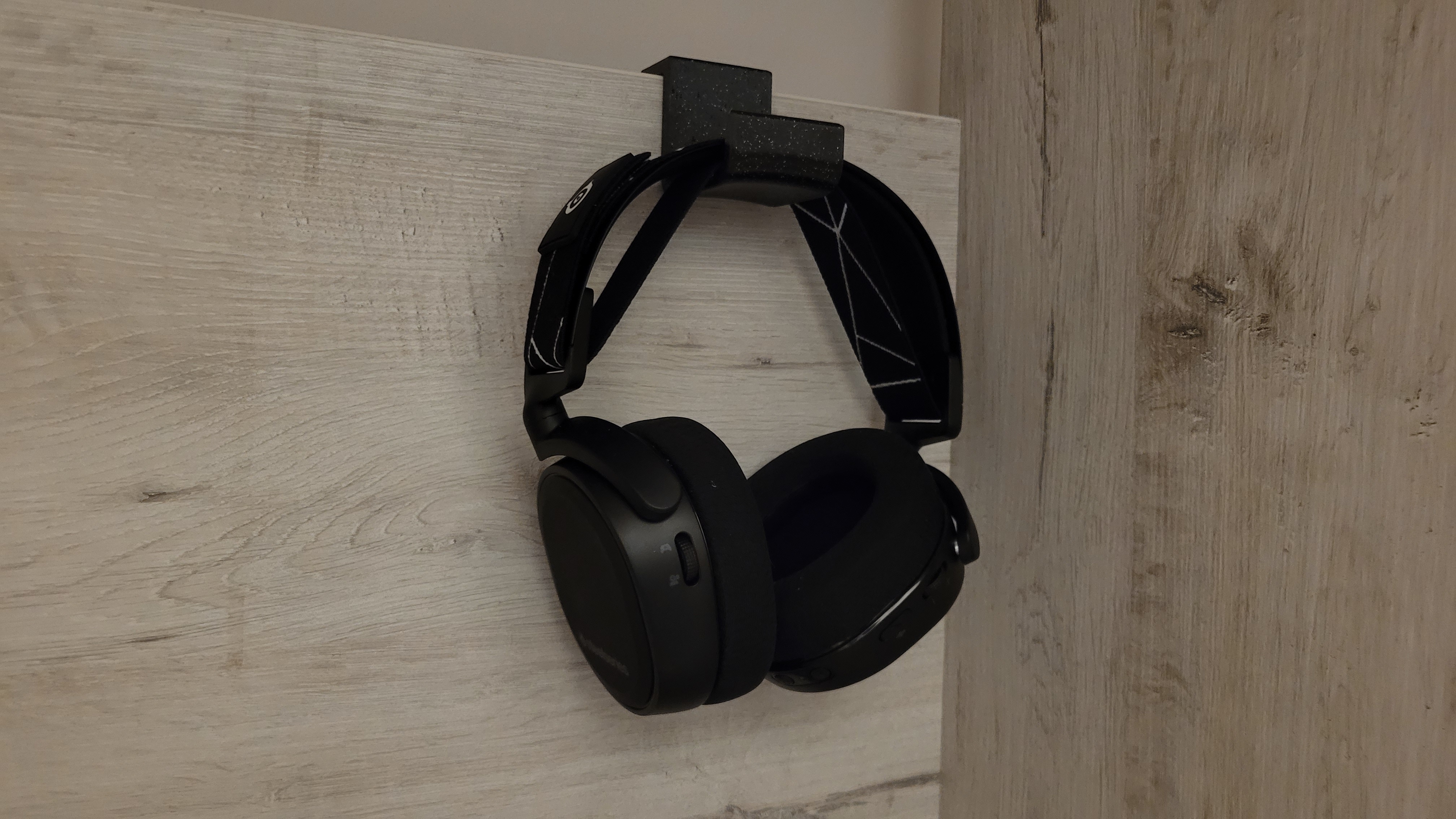 Headphones holder with a vertical hook