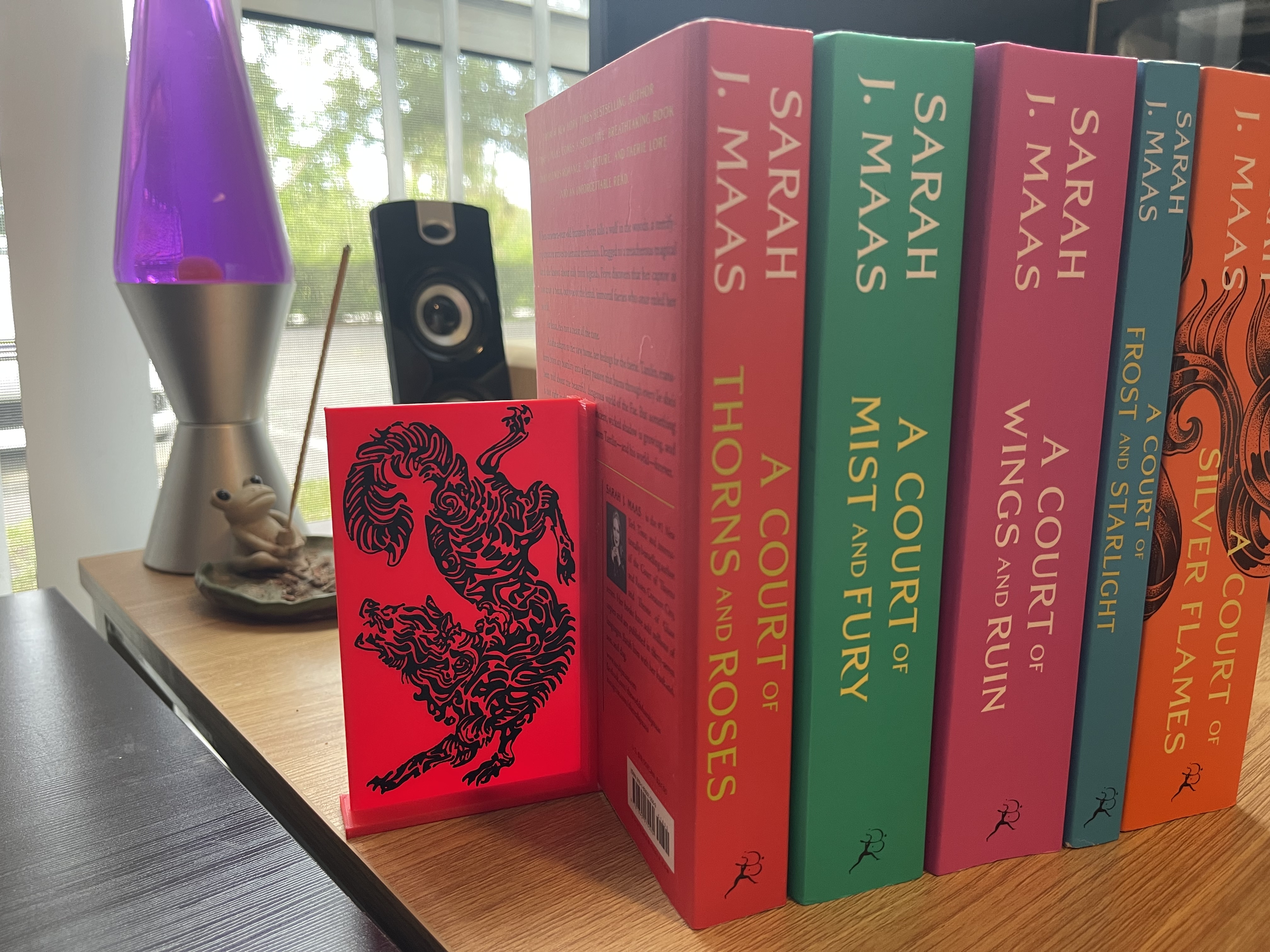 A Court of Thorns And Roses Bookend