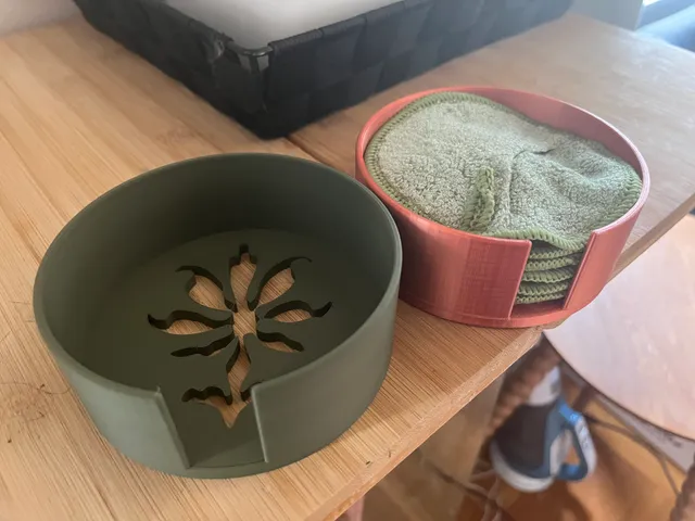Quo Bamboo Cloth Holder