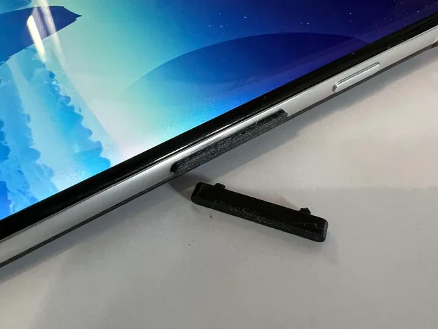 Google Pixel 7 Pro Volume Button