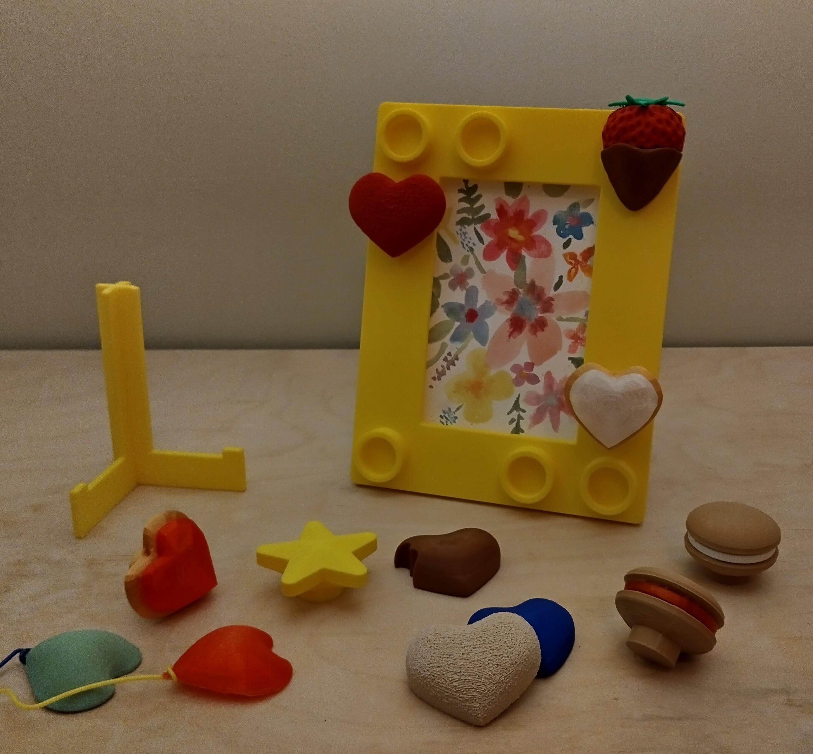 Brick Picture Frame (compatible with Lego Wreath)