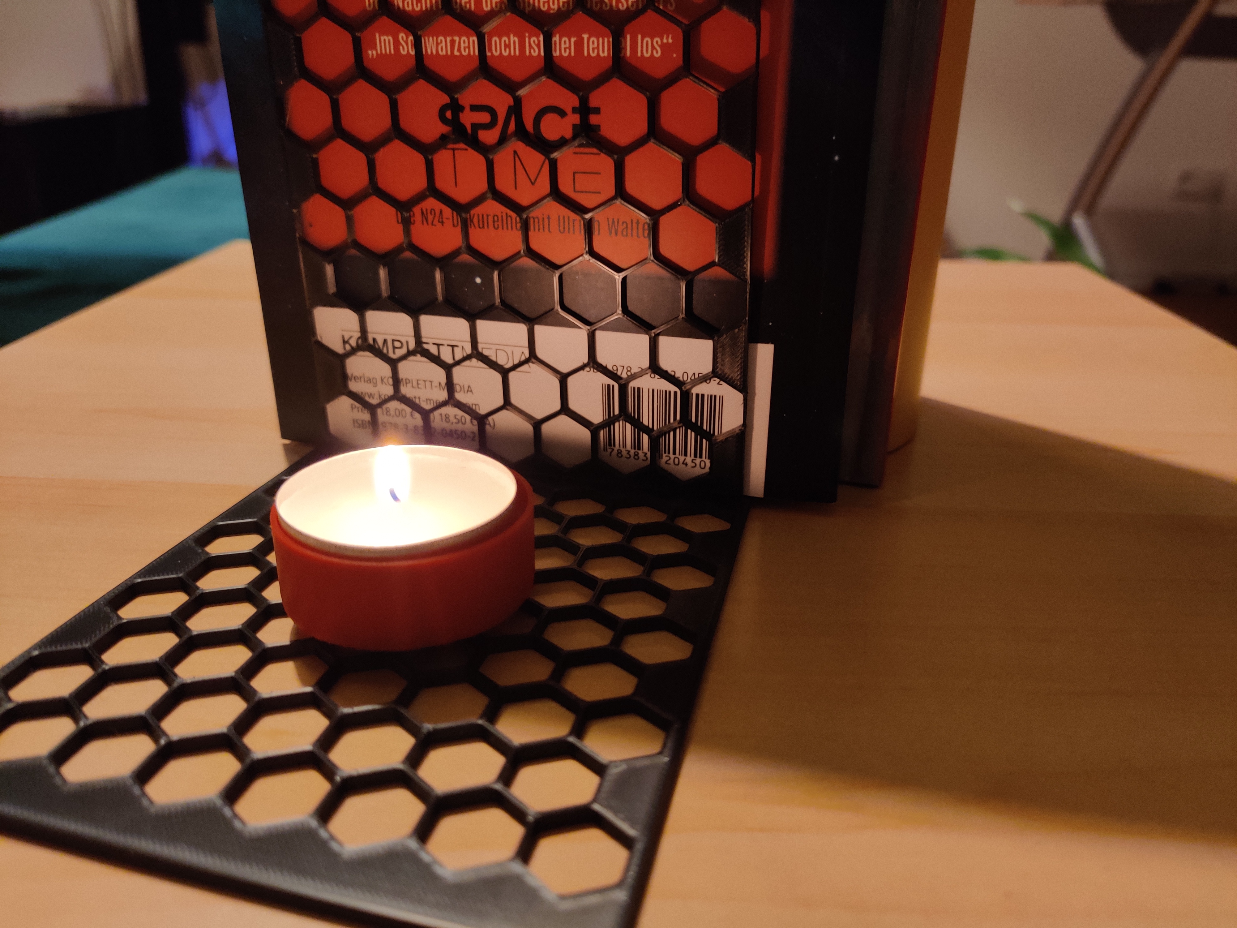 Honeycomb Book Stand with Changable Decoration