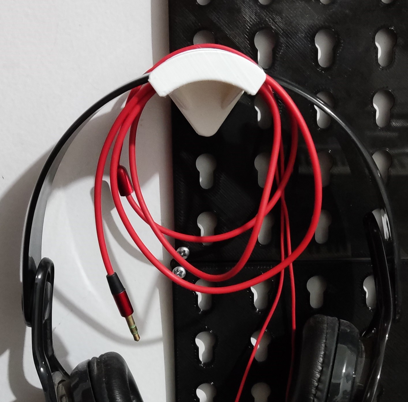 Headphone Holder (pegboard version) by Fábio Gil Download free STL