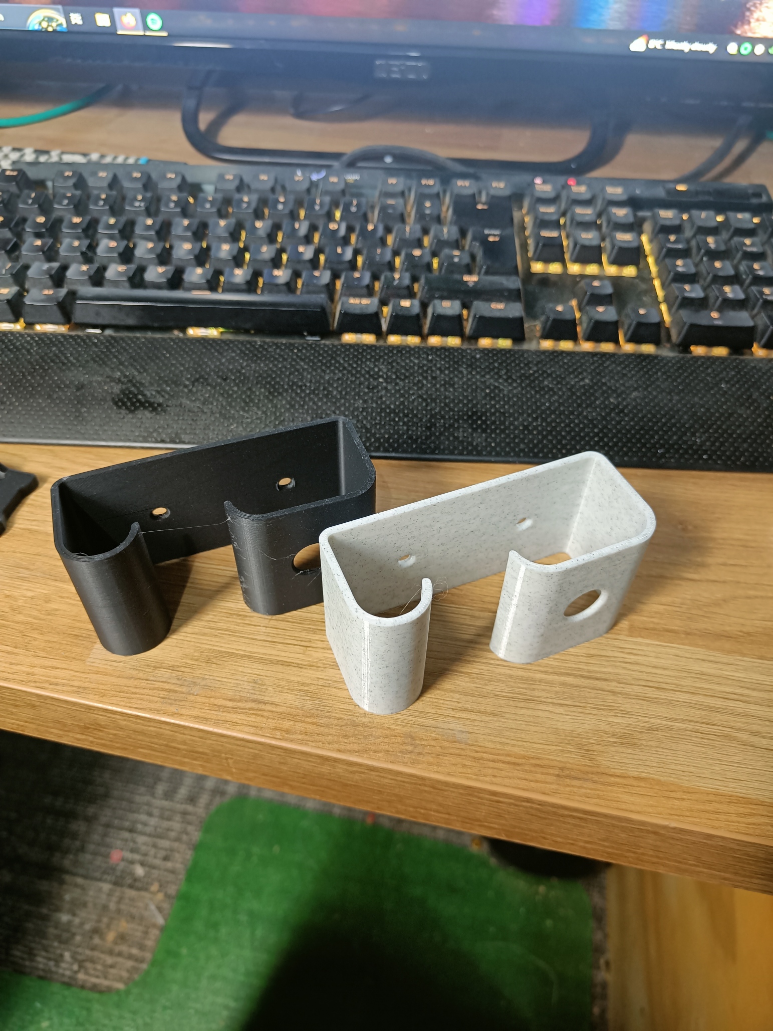 Miniatura 3 do modelo 3D Under Desk Cable Tidy