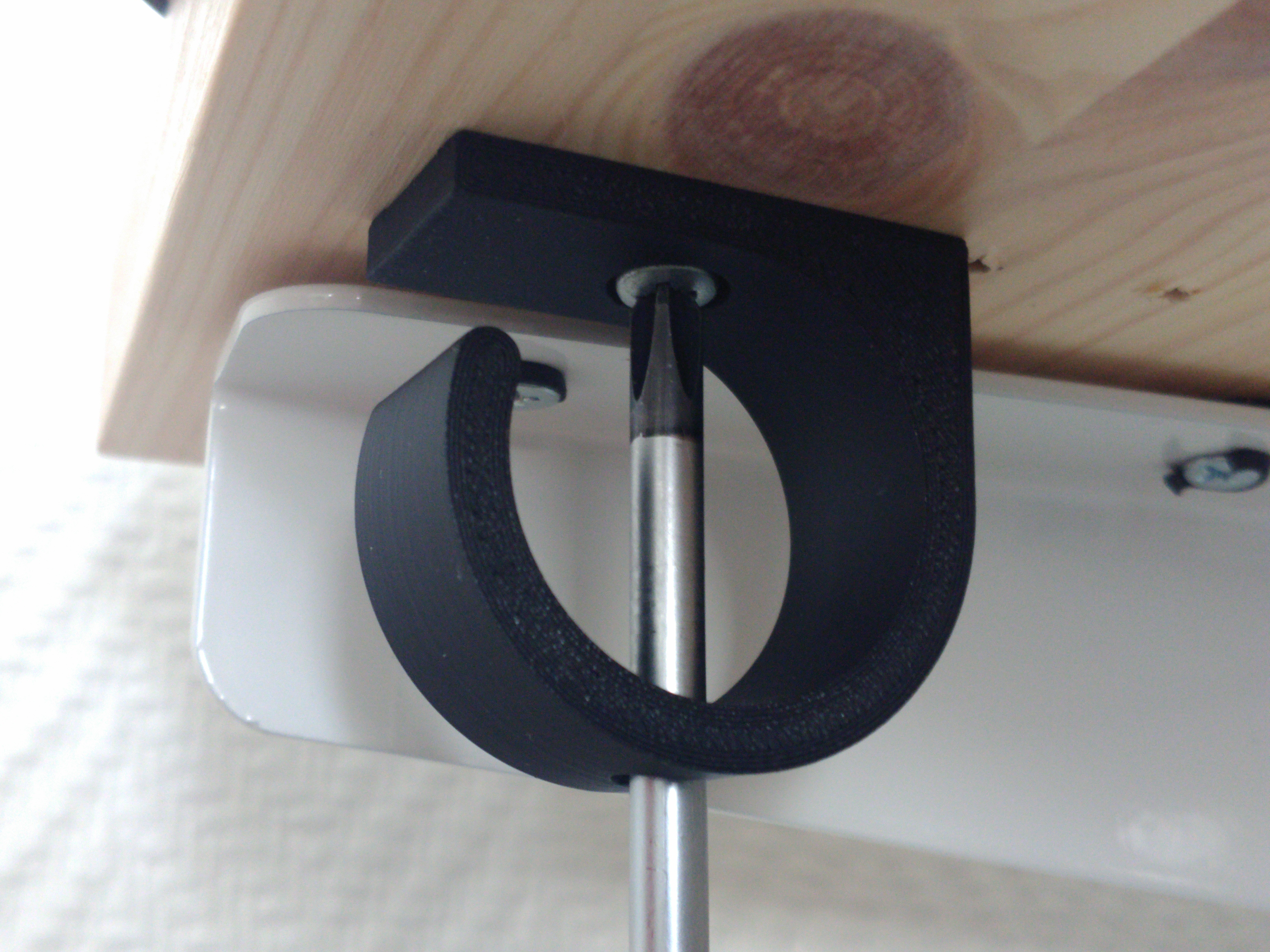 Miniatura 2 do modelo 3D Cable hook - Easy cable management