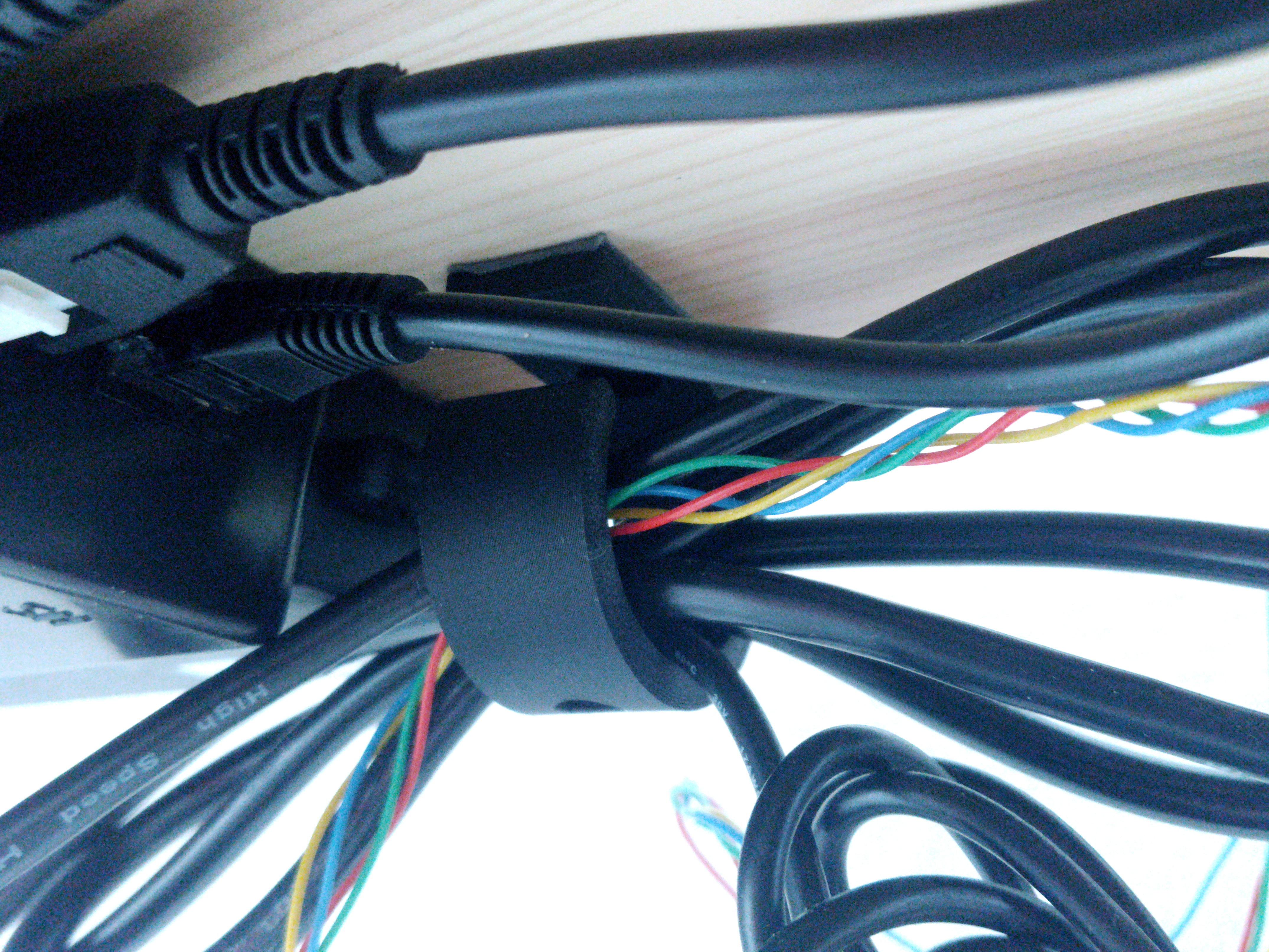 Miniatura 6 do modelo 3D Cable hook - Easy cable management