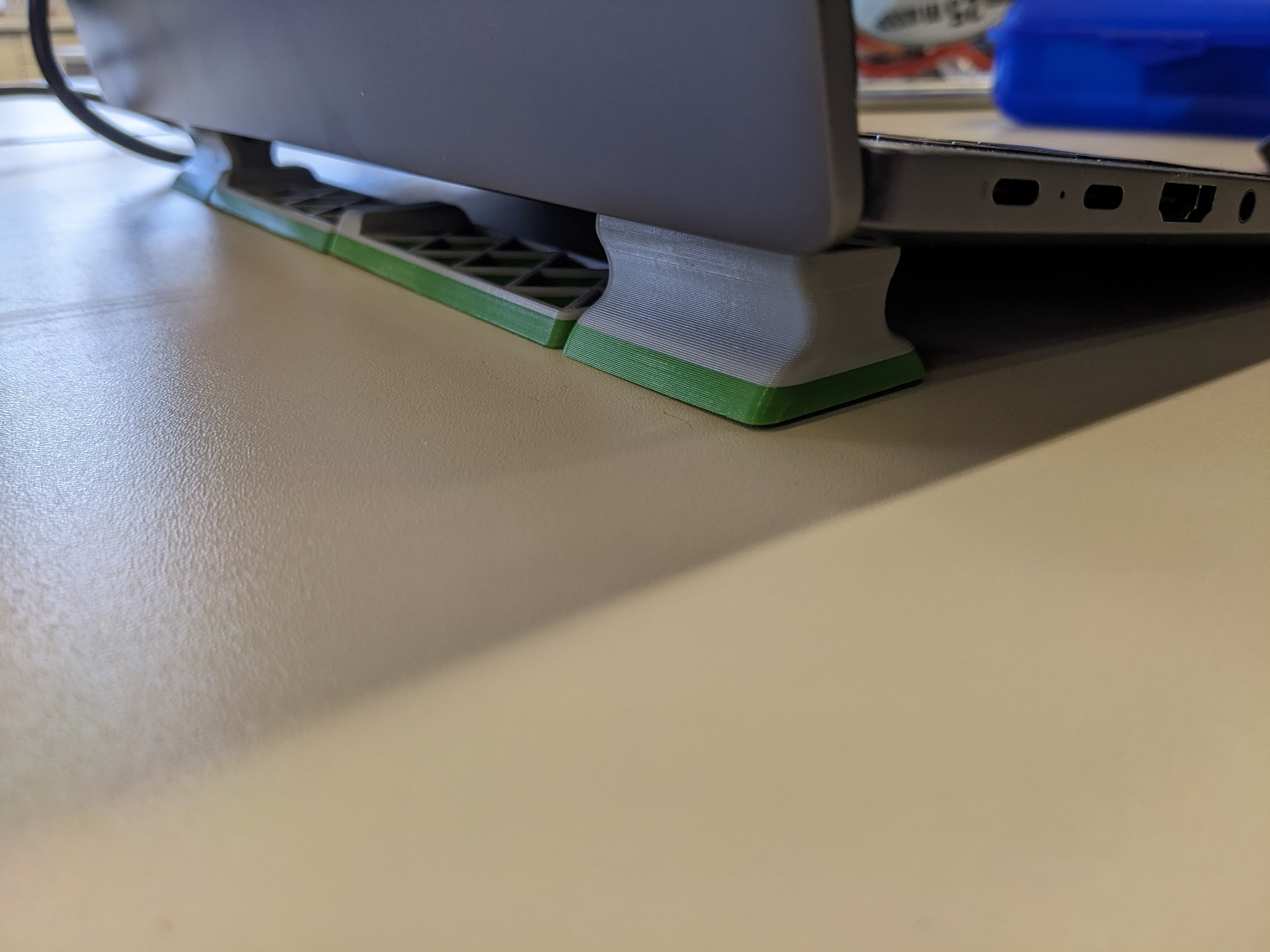 Huawei Matebook D16 Laptop Riser - Mobile Take-away version