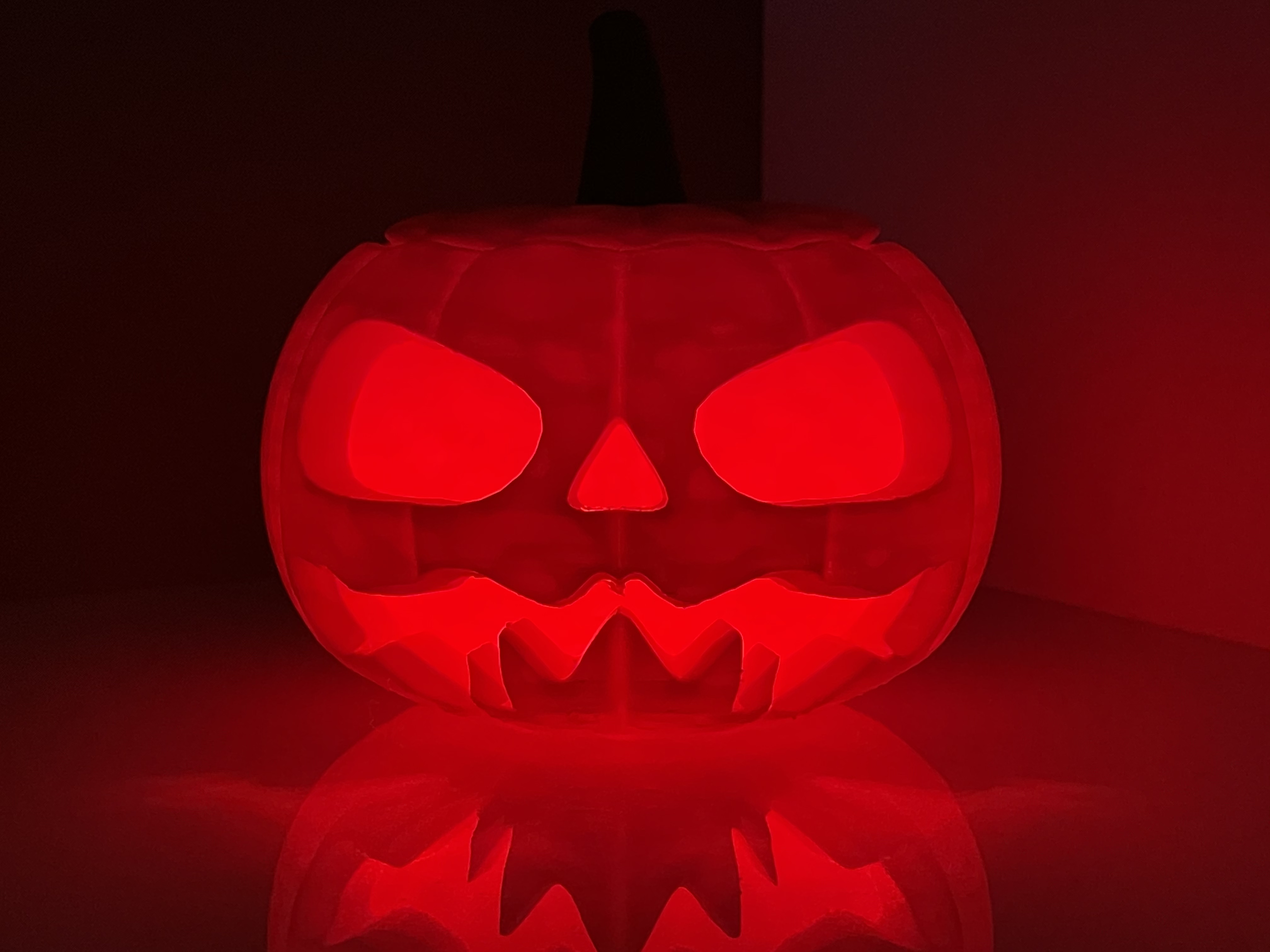 Halloween Pumpkin (Jack 'O Lantern) - Wifi controllable - ESP8266 / WS2812 led ring