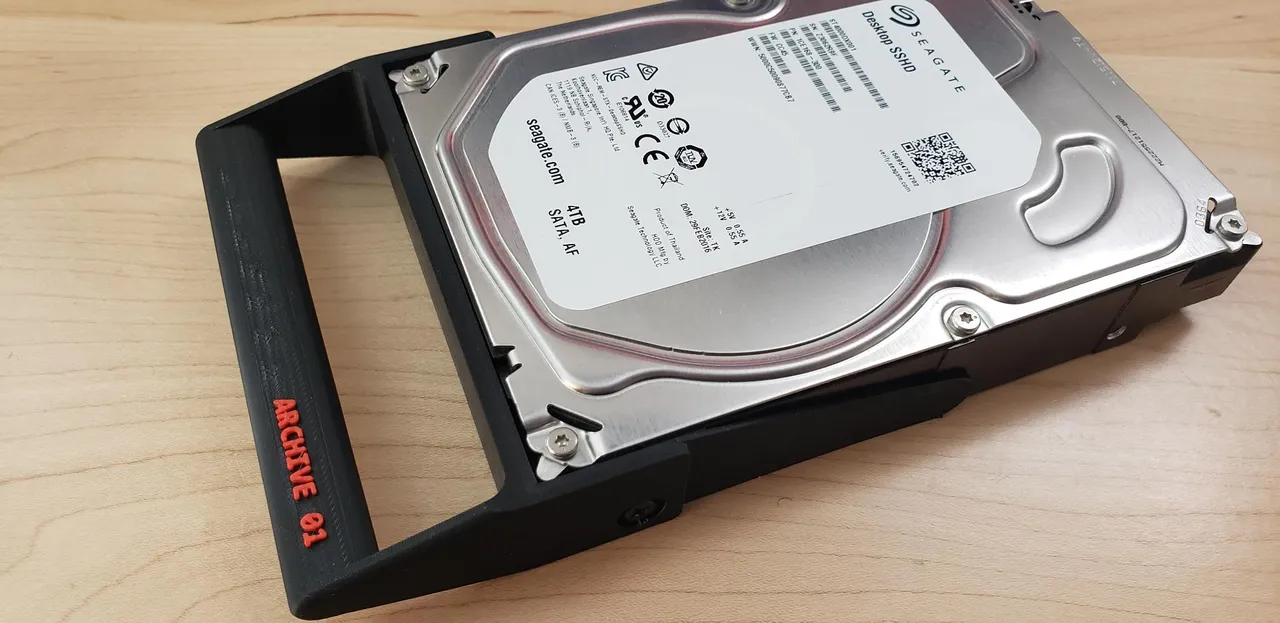 3.5＂ HDD Hard Disk Drive Handle (Low Profile) by Geekazoid