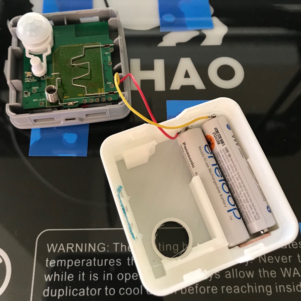 SmartThings Motion Sensor (rev 2.0) case for AAA batteries by jens j