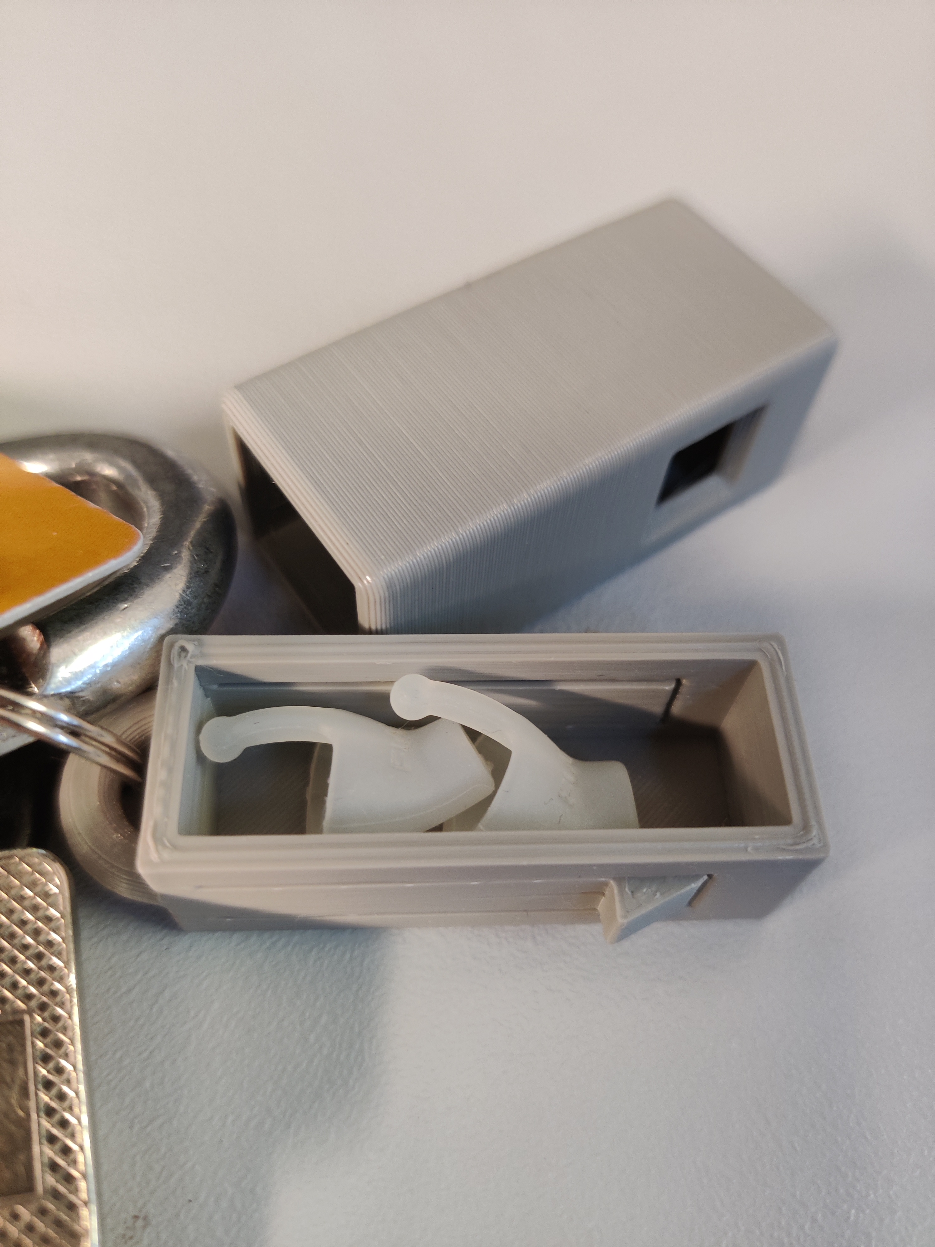 Miniatura 2 do modelo 3D small keychain container
