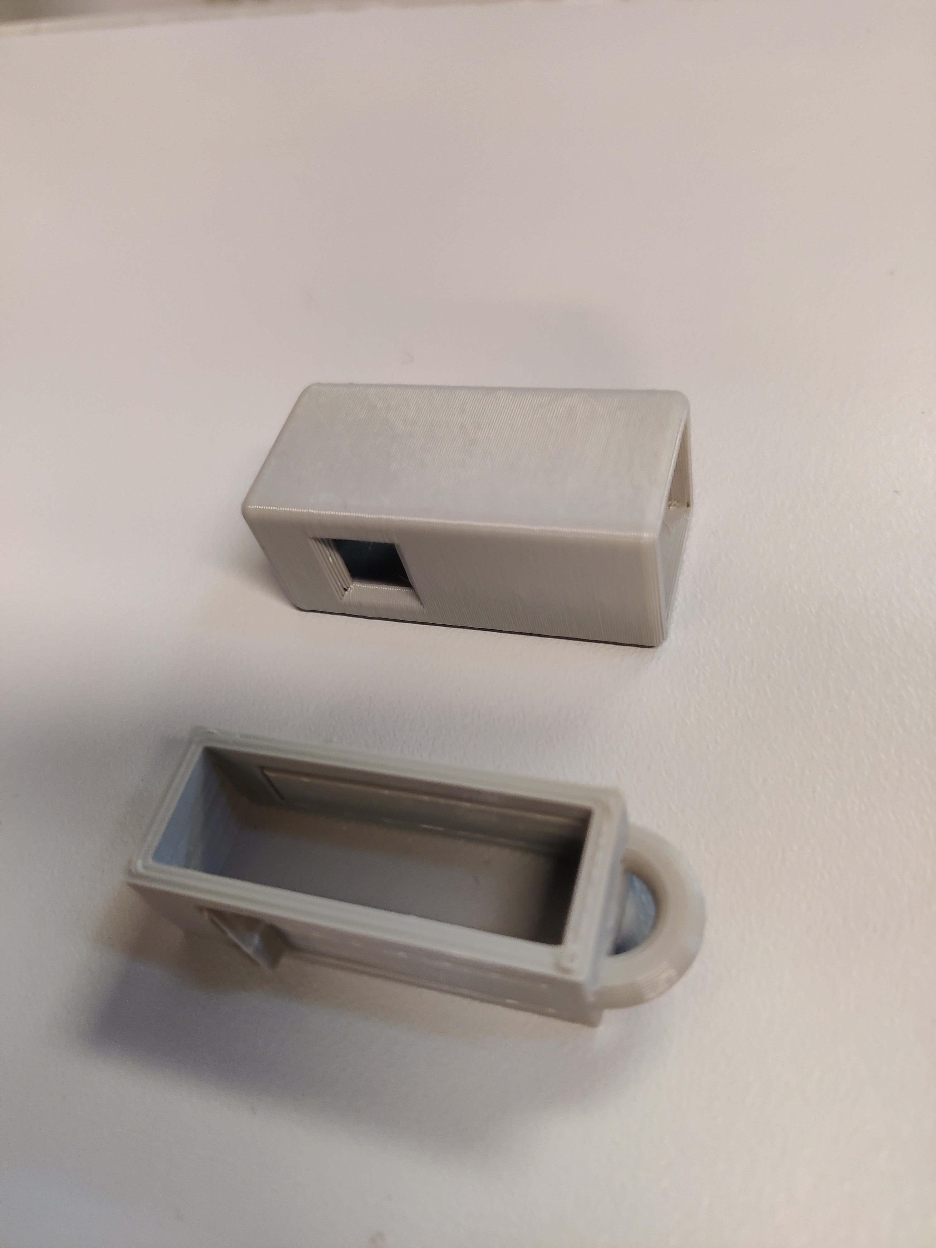 Miniatura 4 do modelo 3D small keychain container