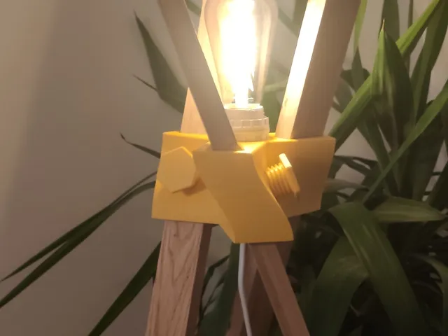 Tripod floor lamp