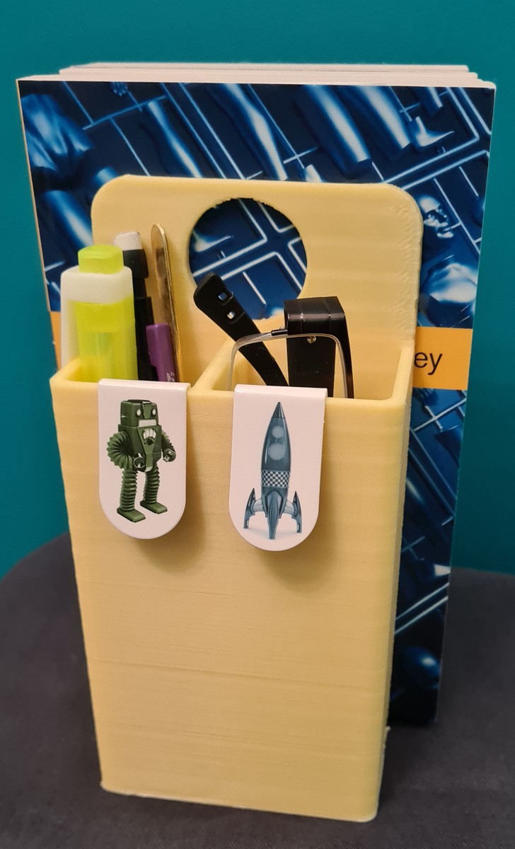Pockets Bookends