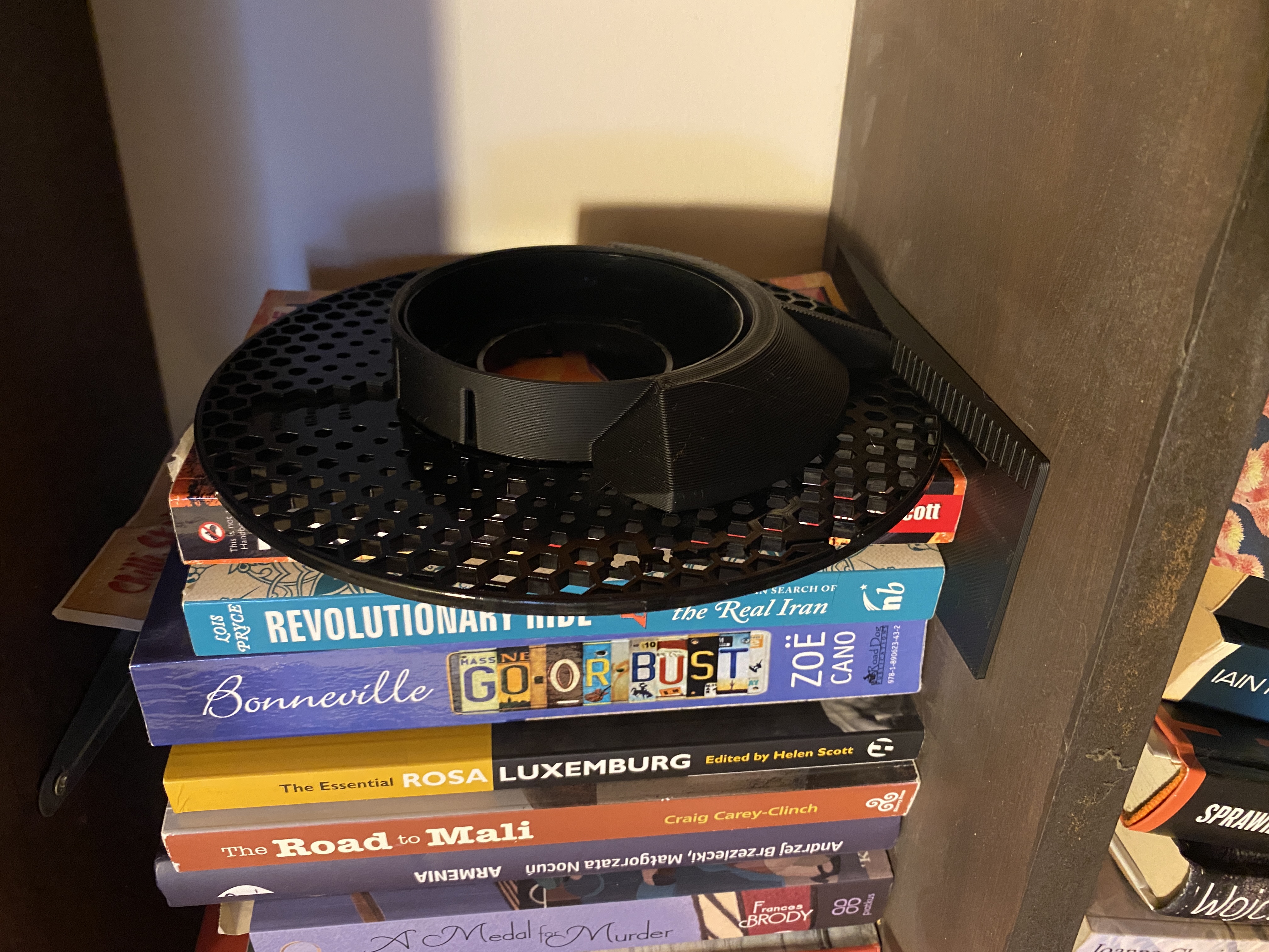 Book Holder reusing Prusament Spool plastic disk