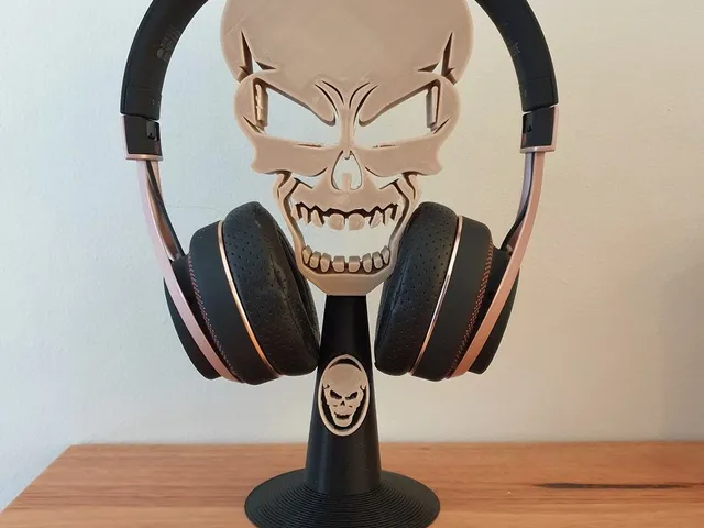 Skull headphone stand