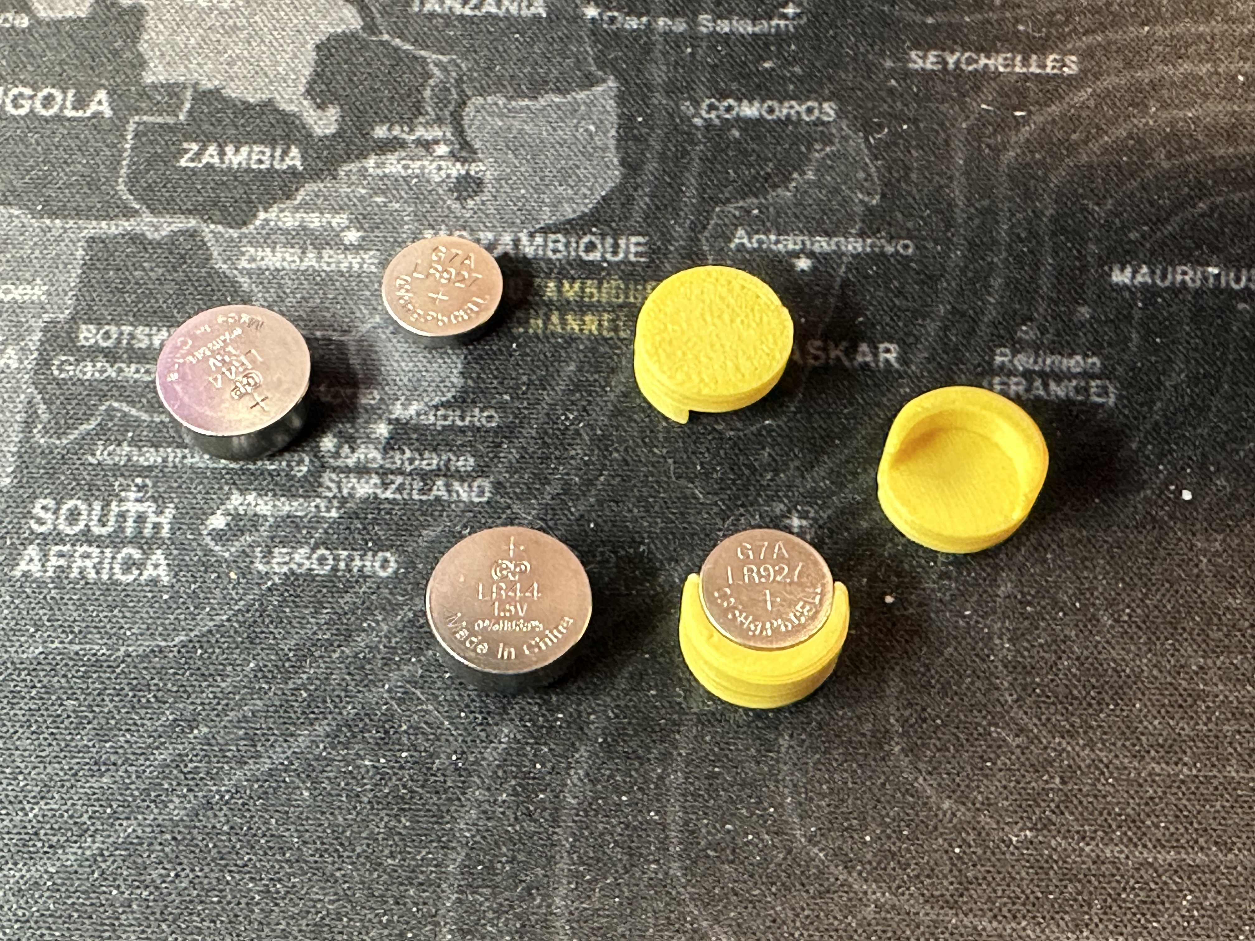 Button cell adapter LR297 to LR44