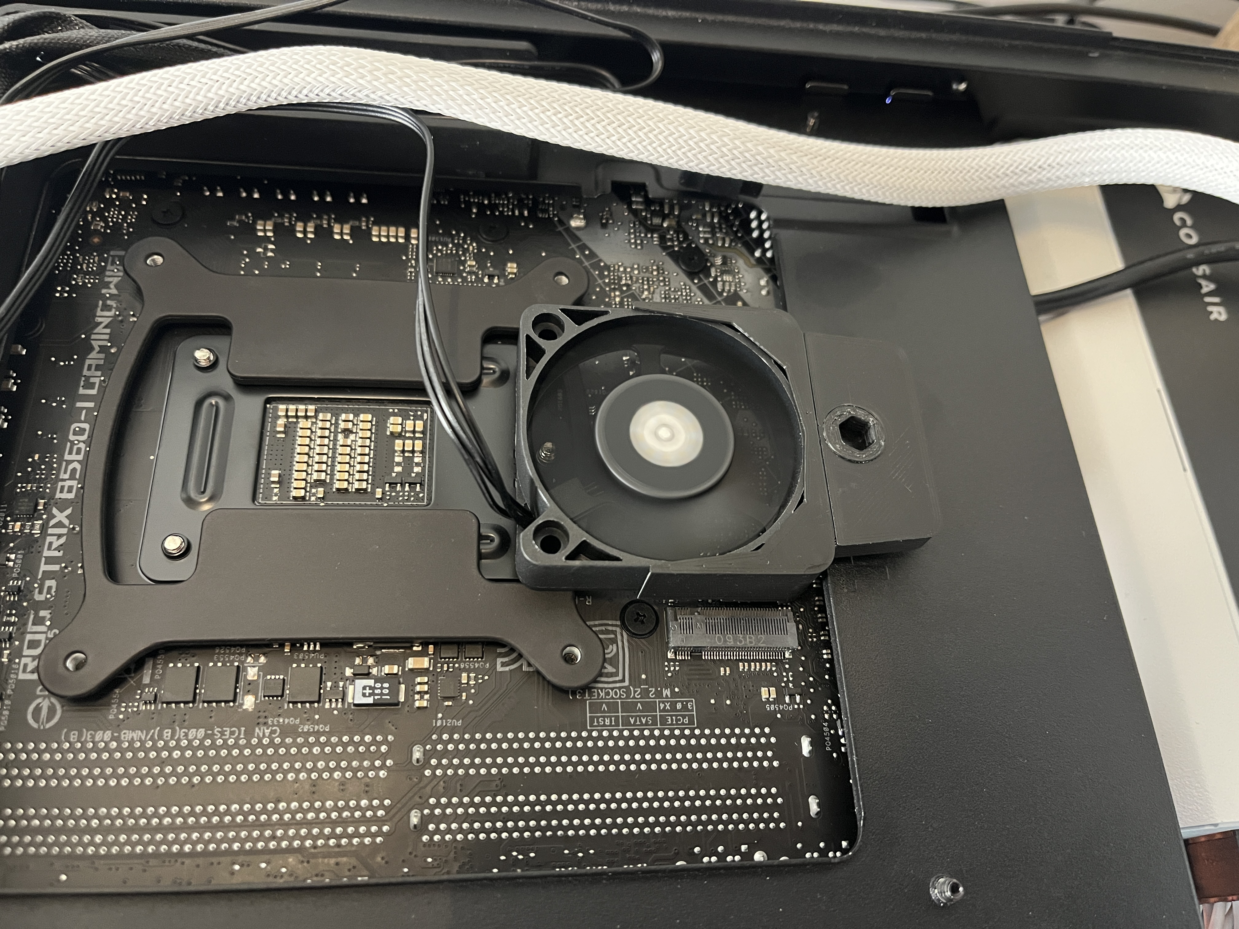 Edge mount for 50x50 fan