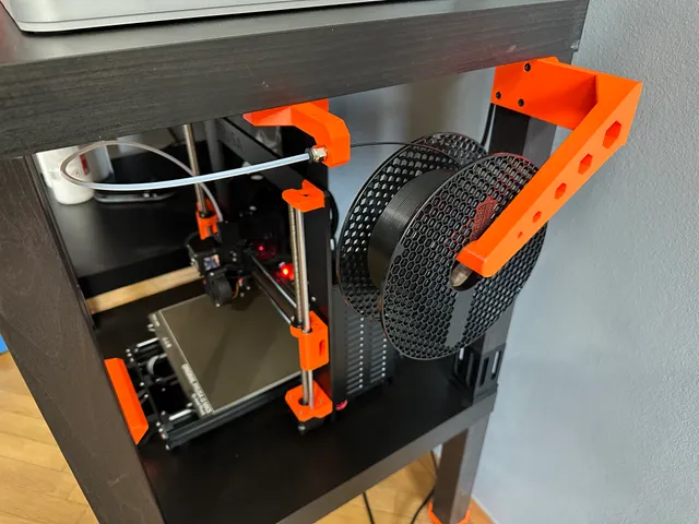 Lack spool holder with filament guide
