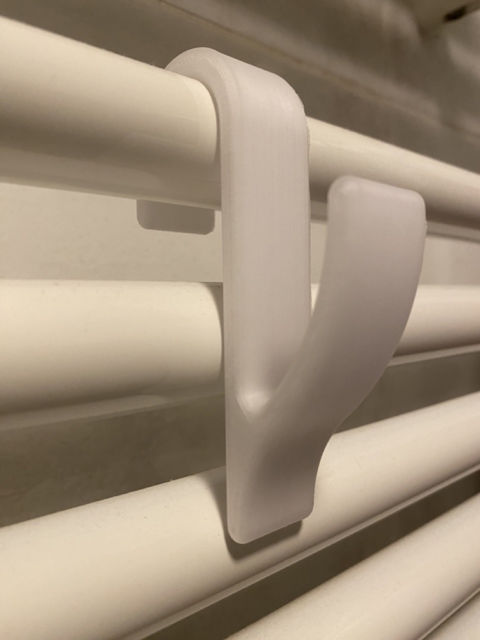 Parametric radiator hook