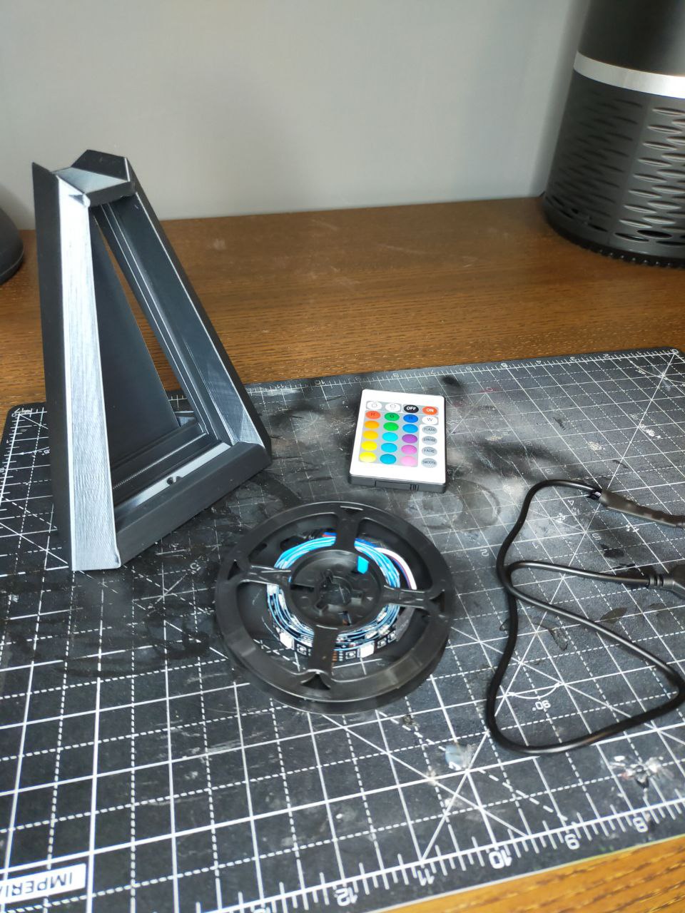 Miniatura 3 do modelo 3D FUTURE LED DESK LAMP