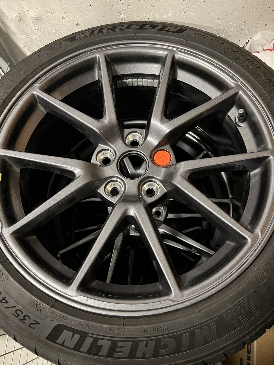 Tire markers for Tesla Model 3 wheels