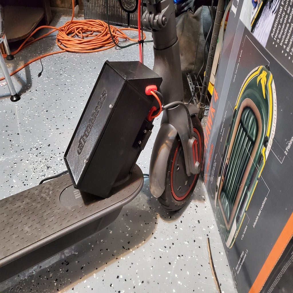 M365 Battery Box with lid and grommet by cbutters Download free STL