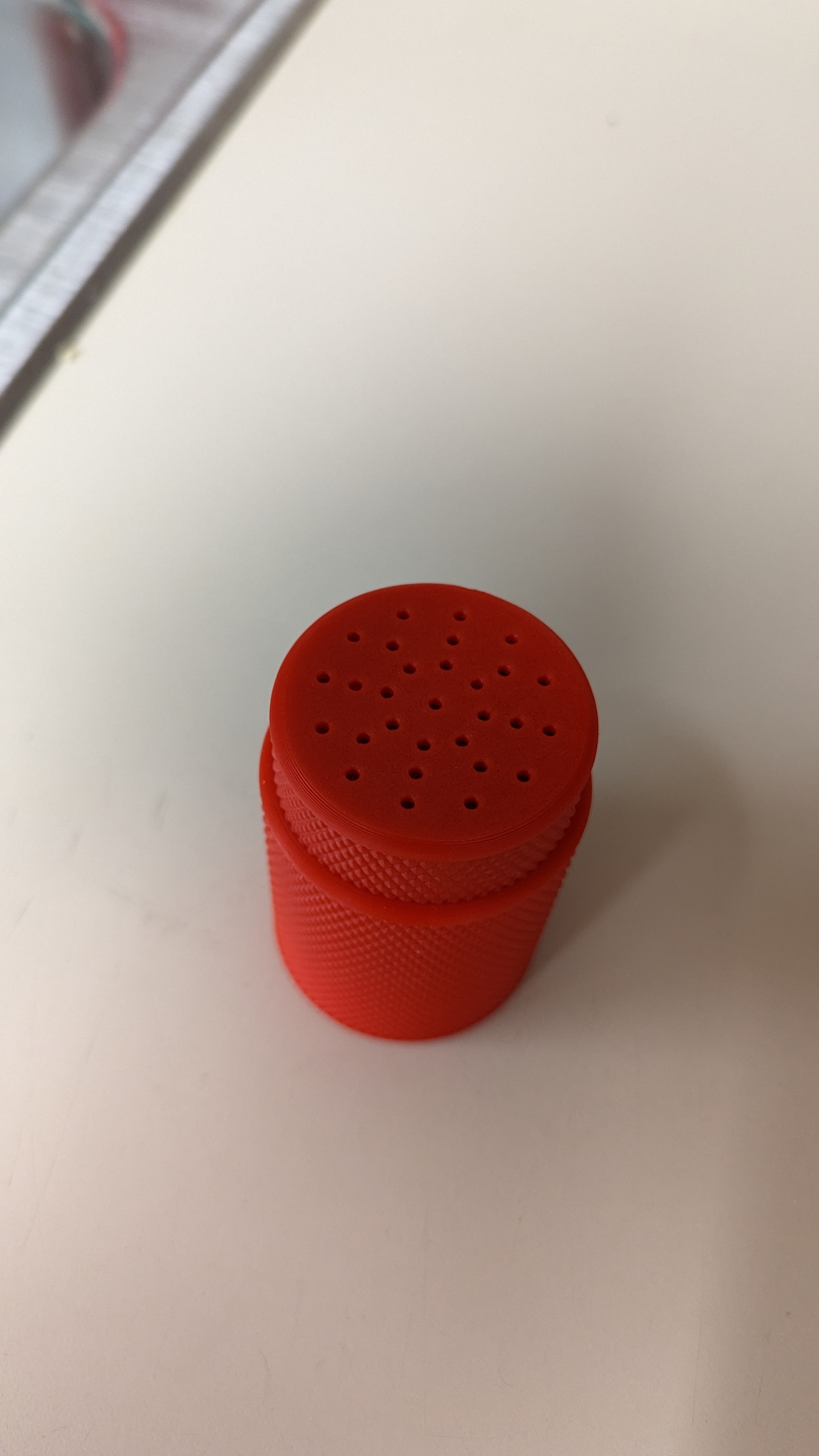 Miniatura 4 do modelo 3D Salt Shaker