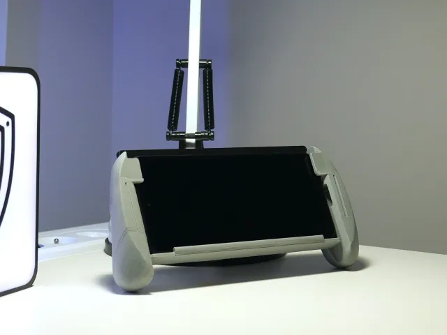 GripDock – Handheld & Desk Phone Stand