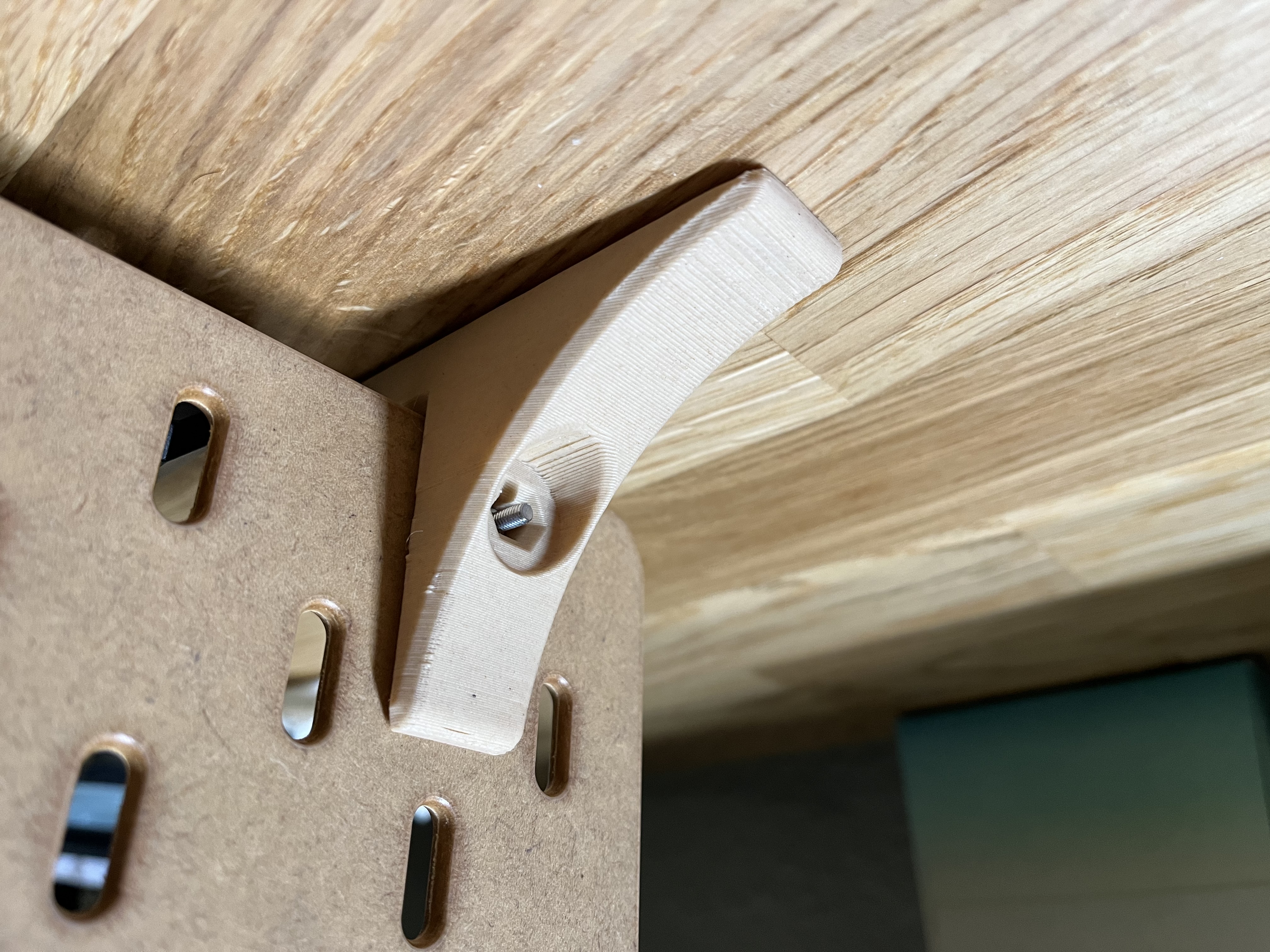 Low-Profile Ikea Skadis Stand (M3 bolt and nut remix)