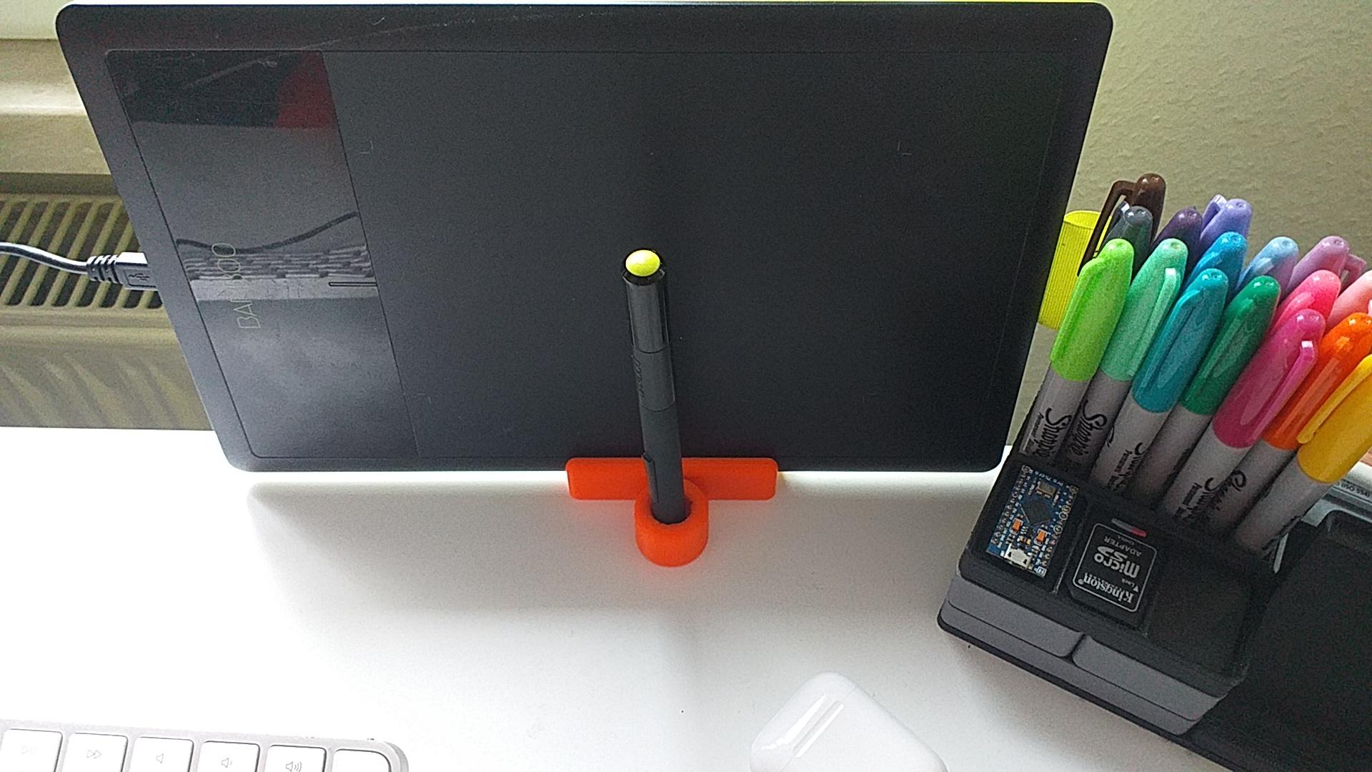 Bamboo Pen CTL-470 tablet and pen holder