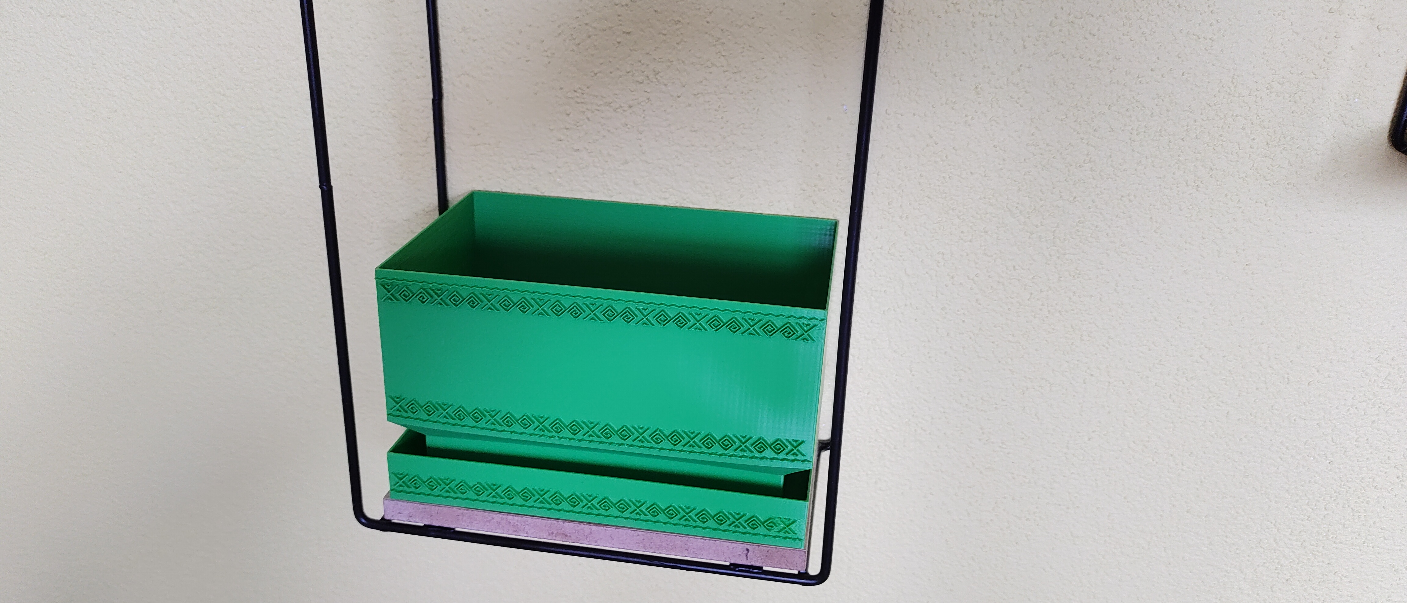 Miniatura 4 do modelo 3D Rectangle planter with folklore pattern