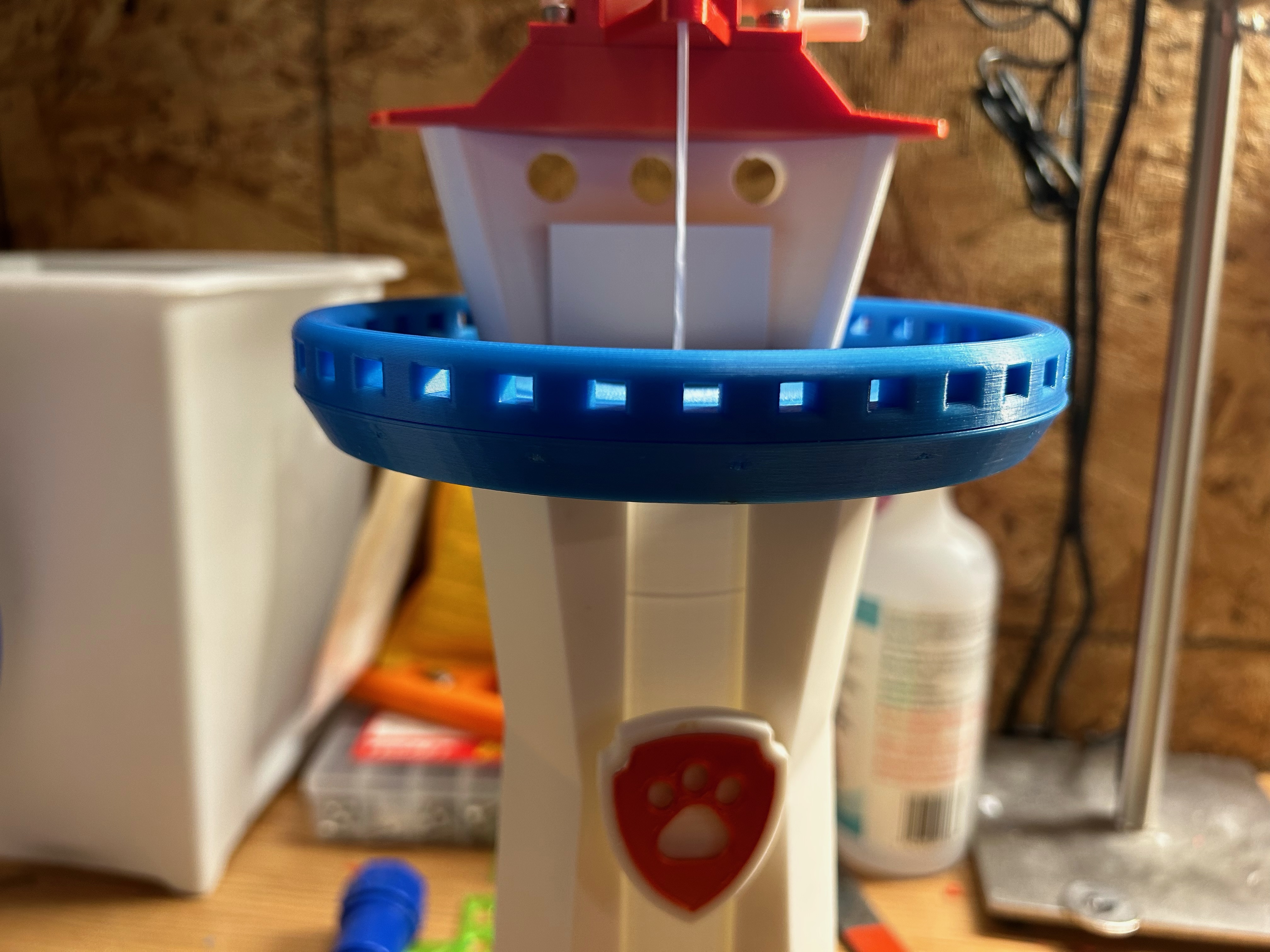 More sturdy railing for "Tower for Patrollers with Paws" by @kth0