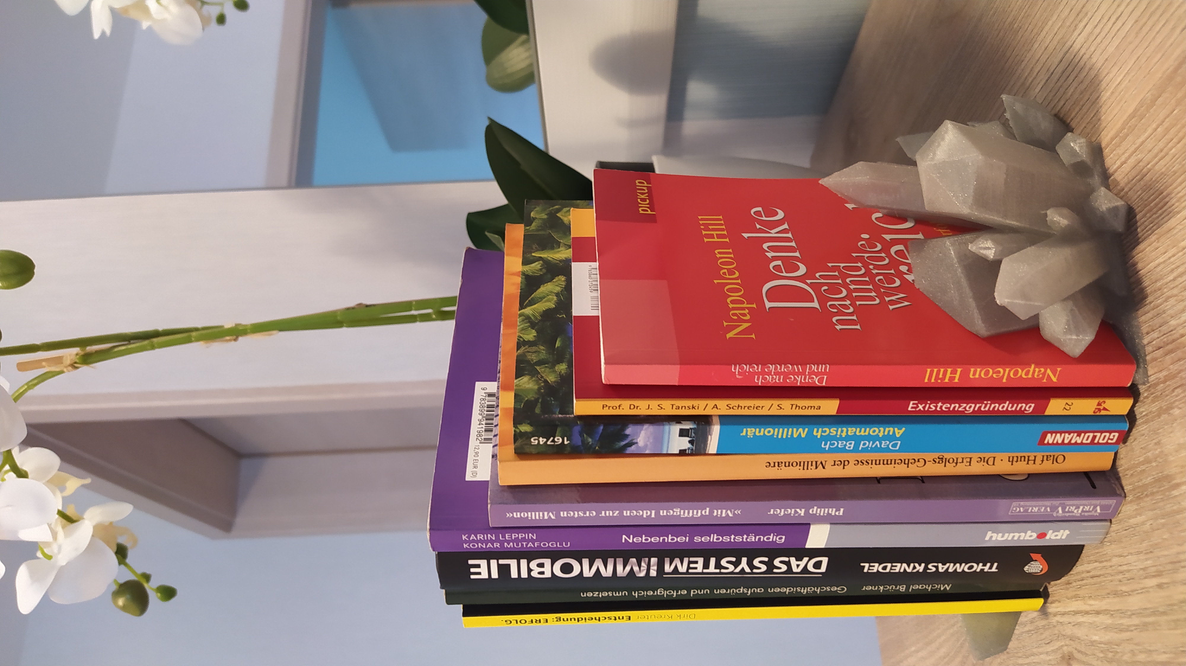 crystal cluster book stand