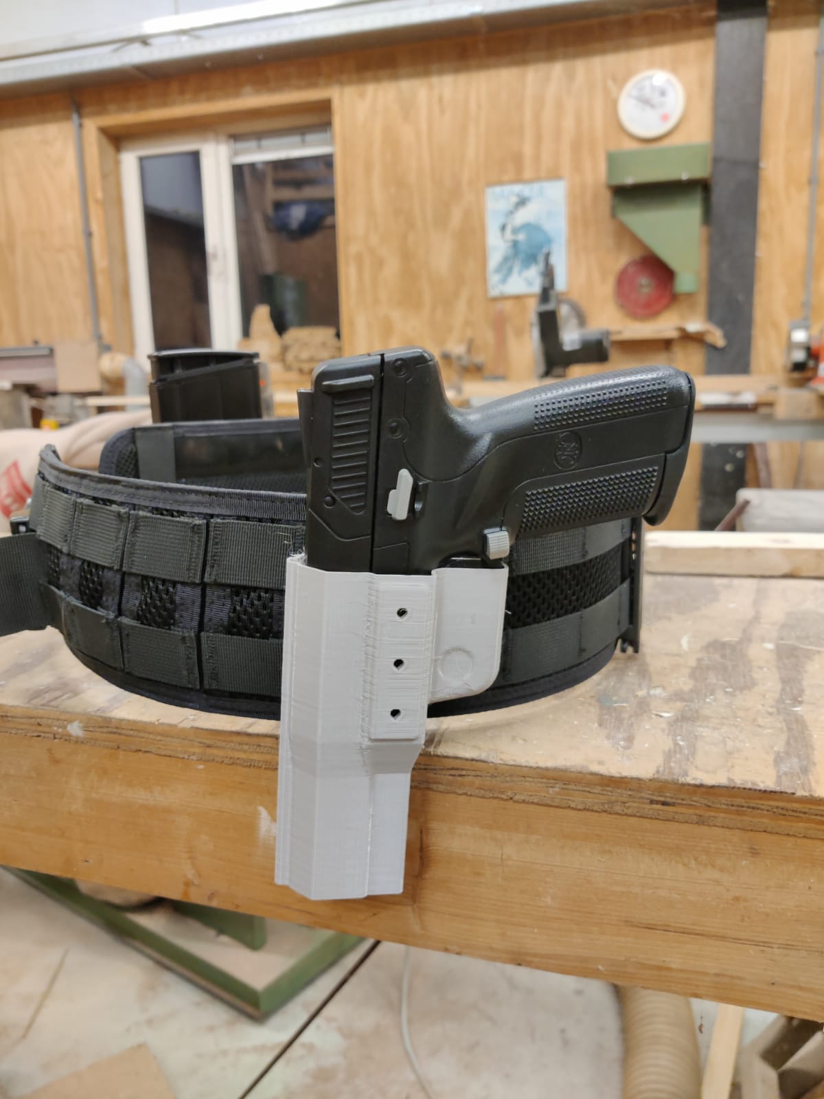 Airsoft Tokyo Marui FN "Five-seveN" holster