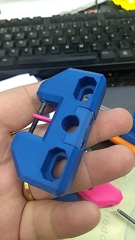 Robust and reliable XY Idlers Mount for Hypercube Evolution