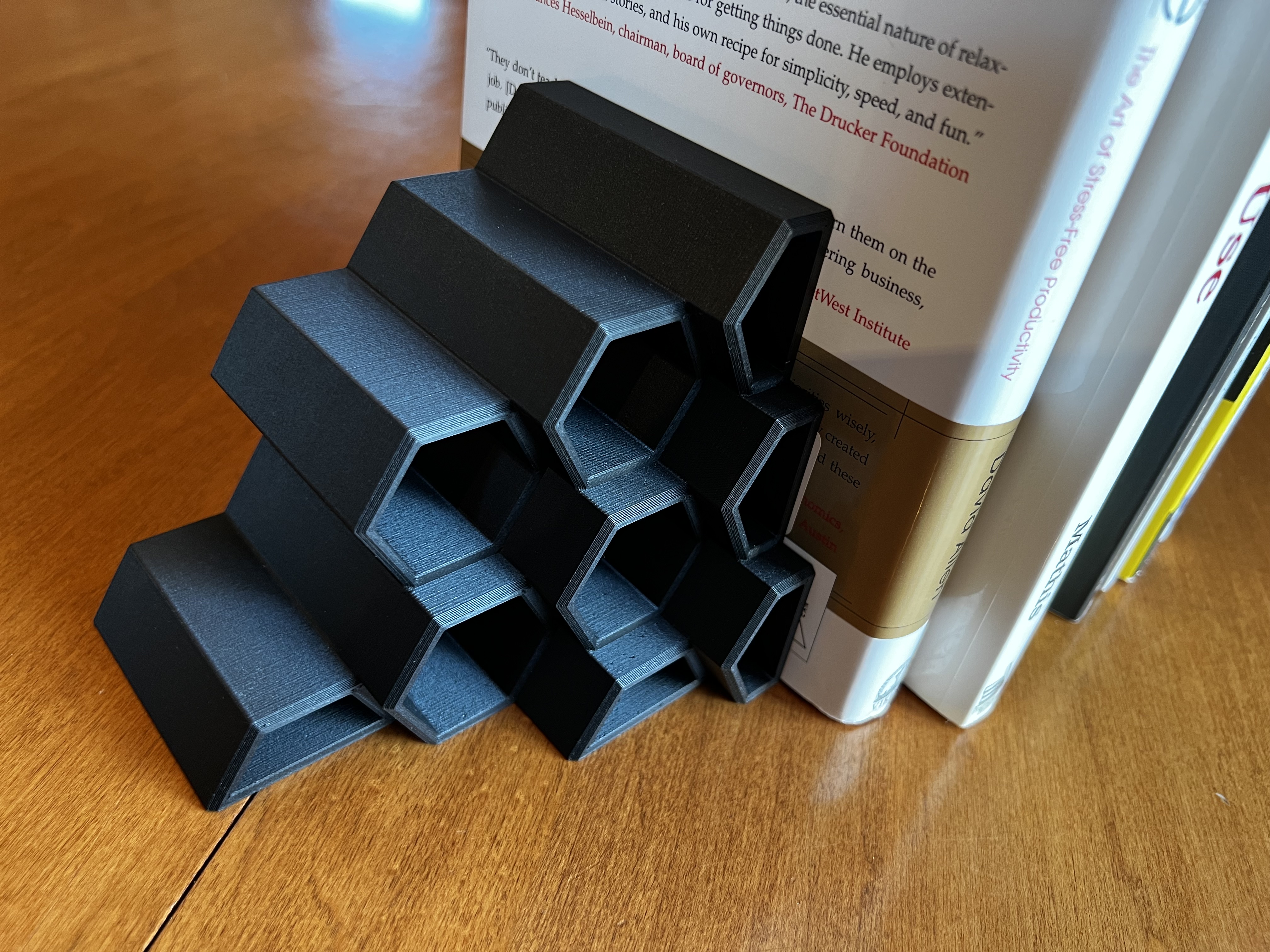 Miniatura 3 do modelo 3D Hexagonal Bookends (Parametric)